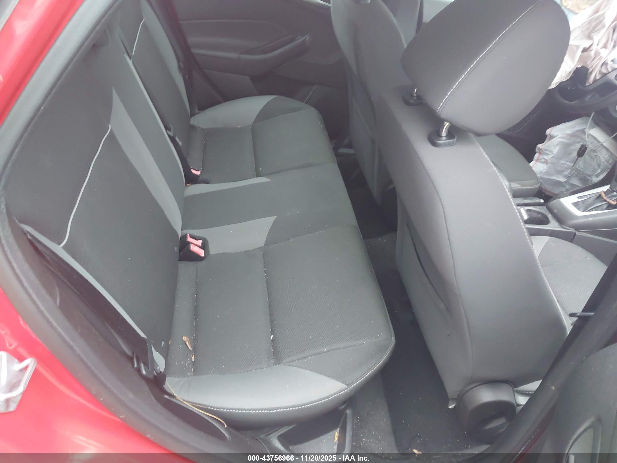FORD FOCUS image 8