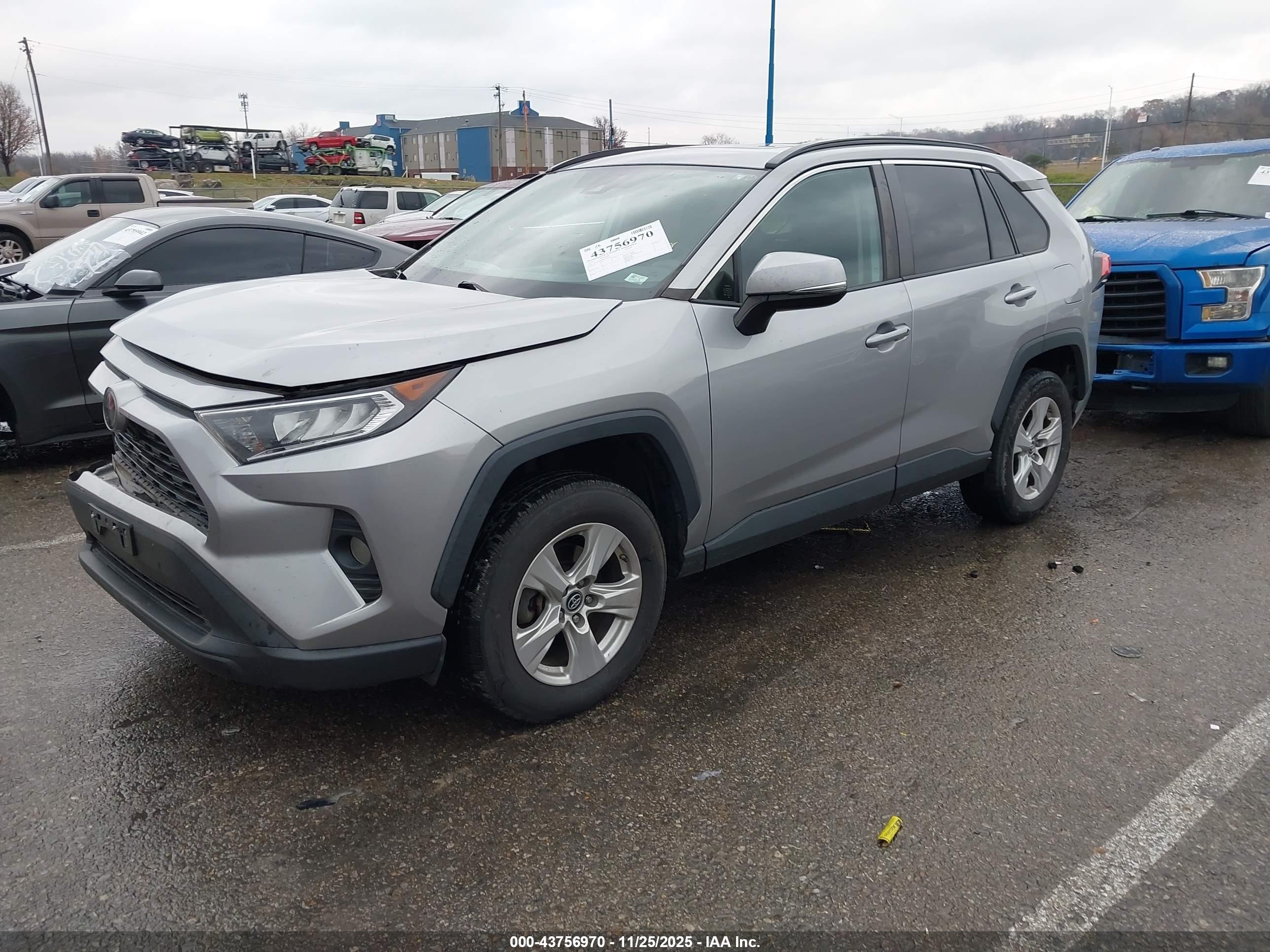 TOYOTA RAV4 image 2