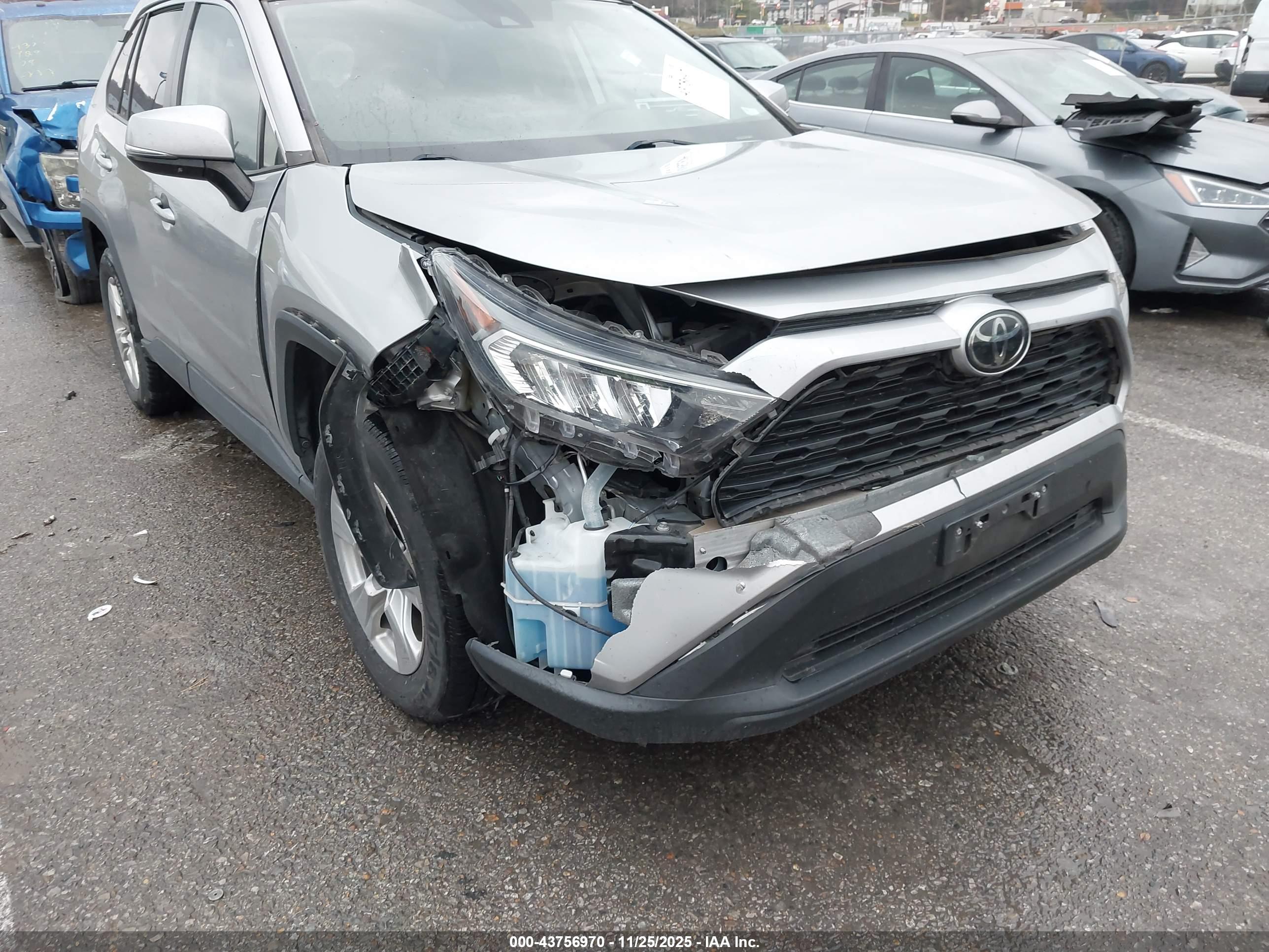 TOYOTA RAV4 image 6
