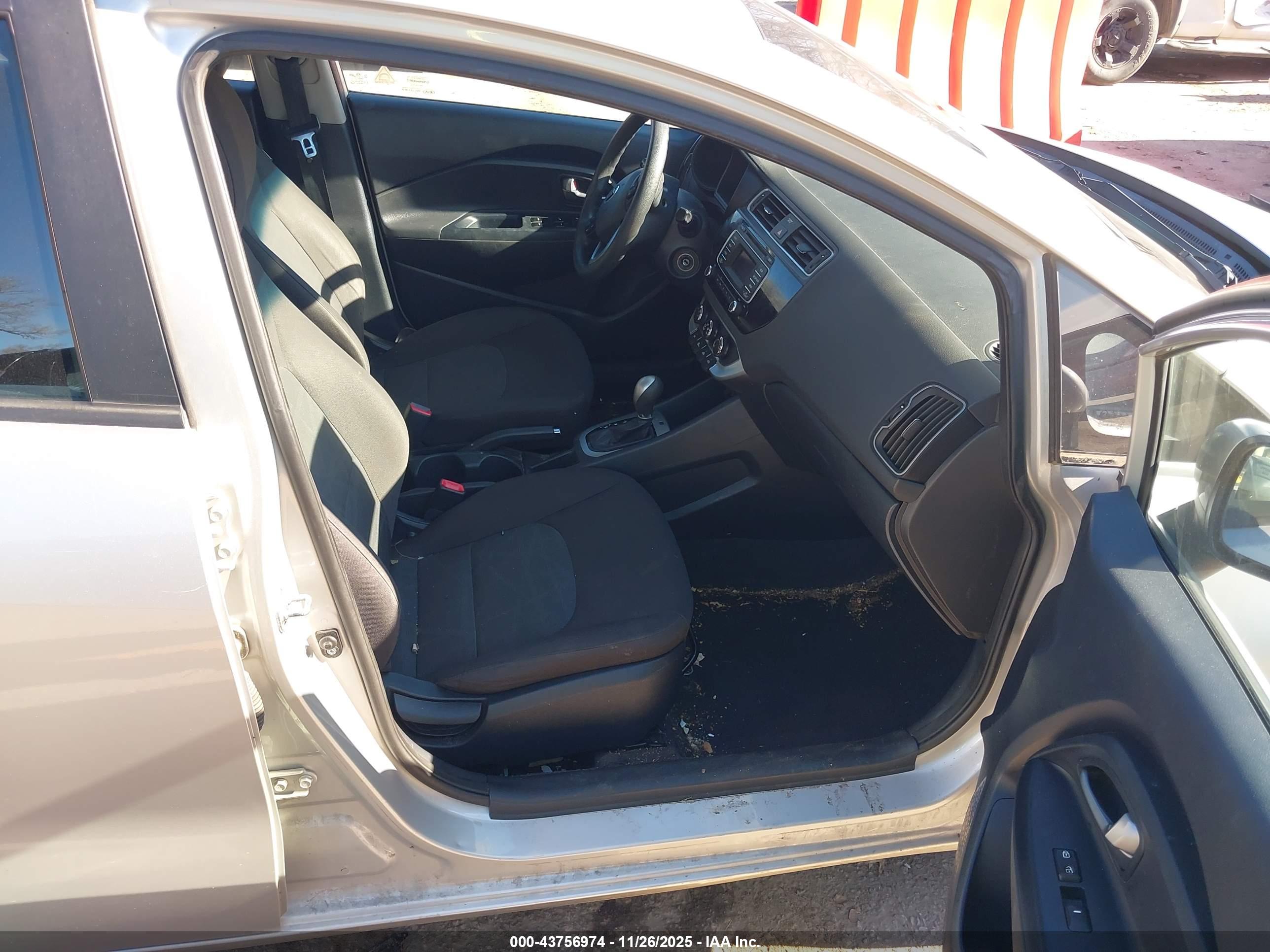 KIA RIO image 5