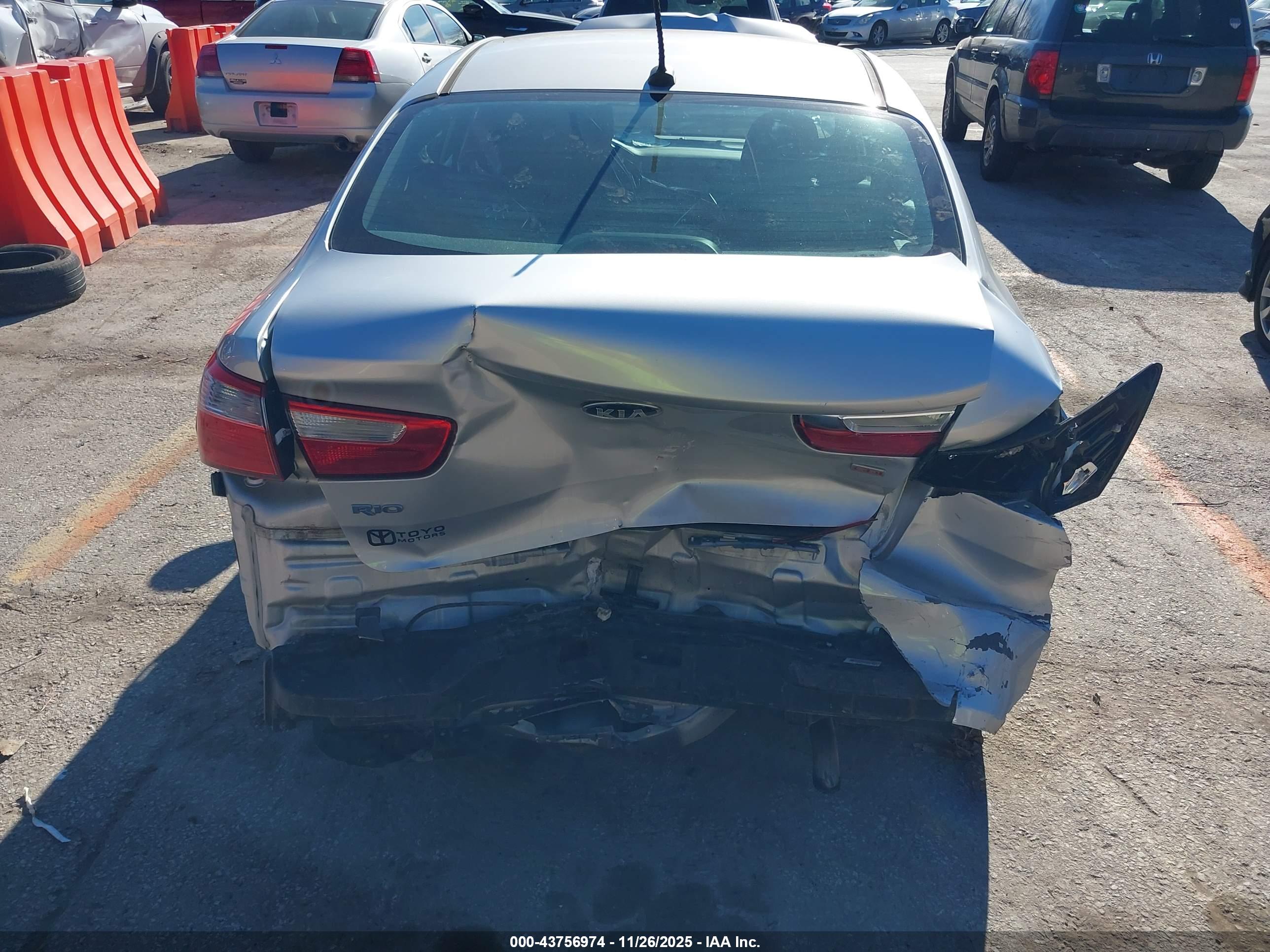 KIA RIO image 6