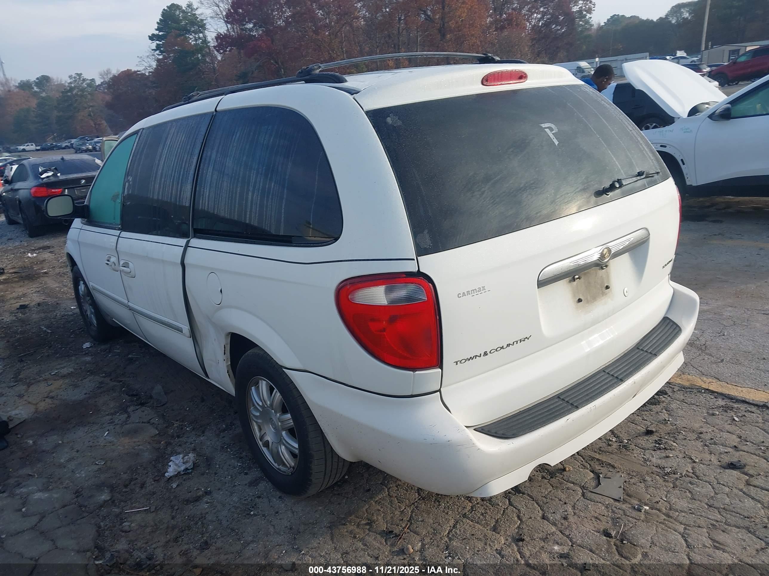 CHRYSLER TOWN image 3