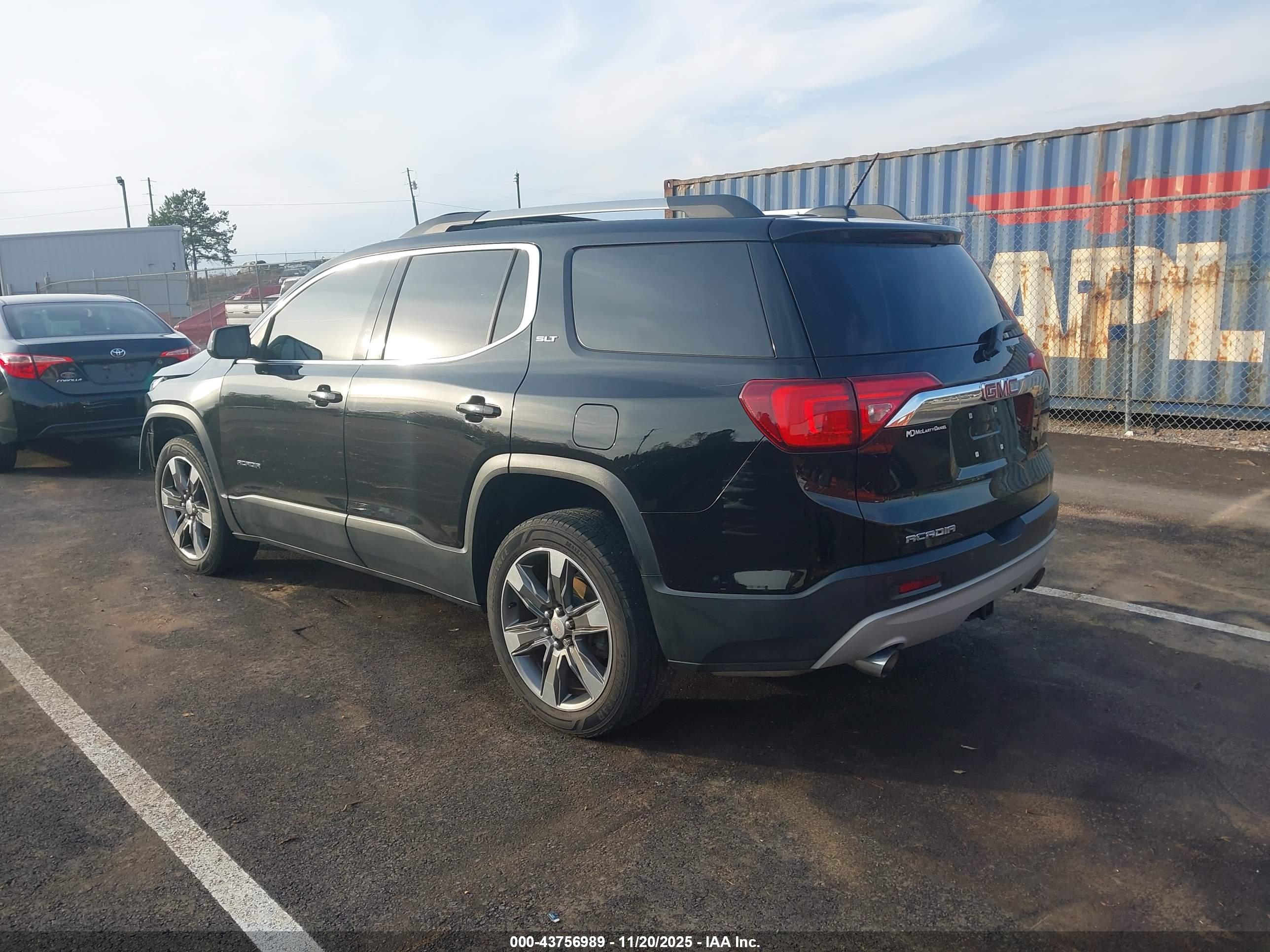GMC ACADIA image 3