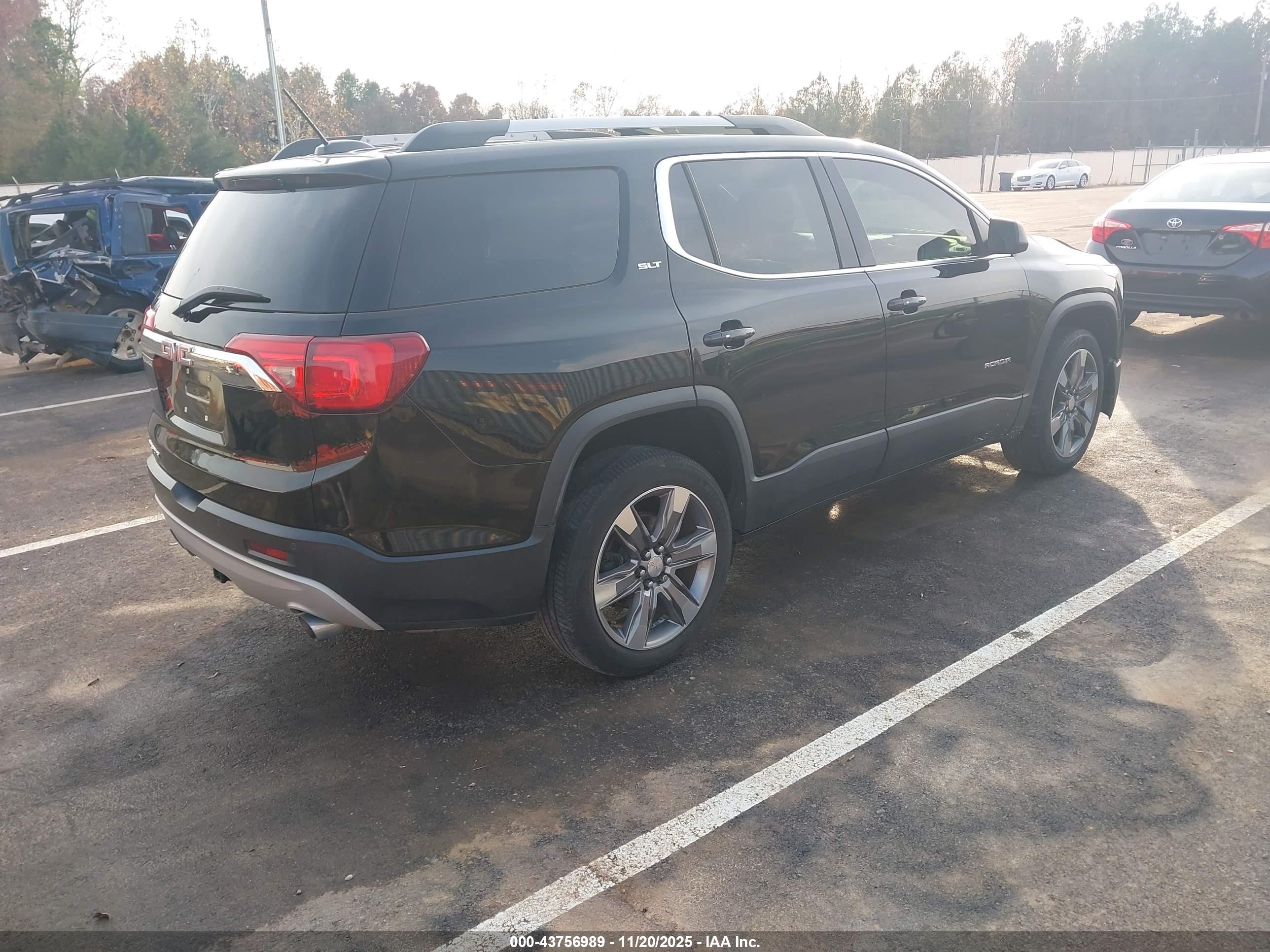 GMC ACADIA image 4