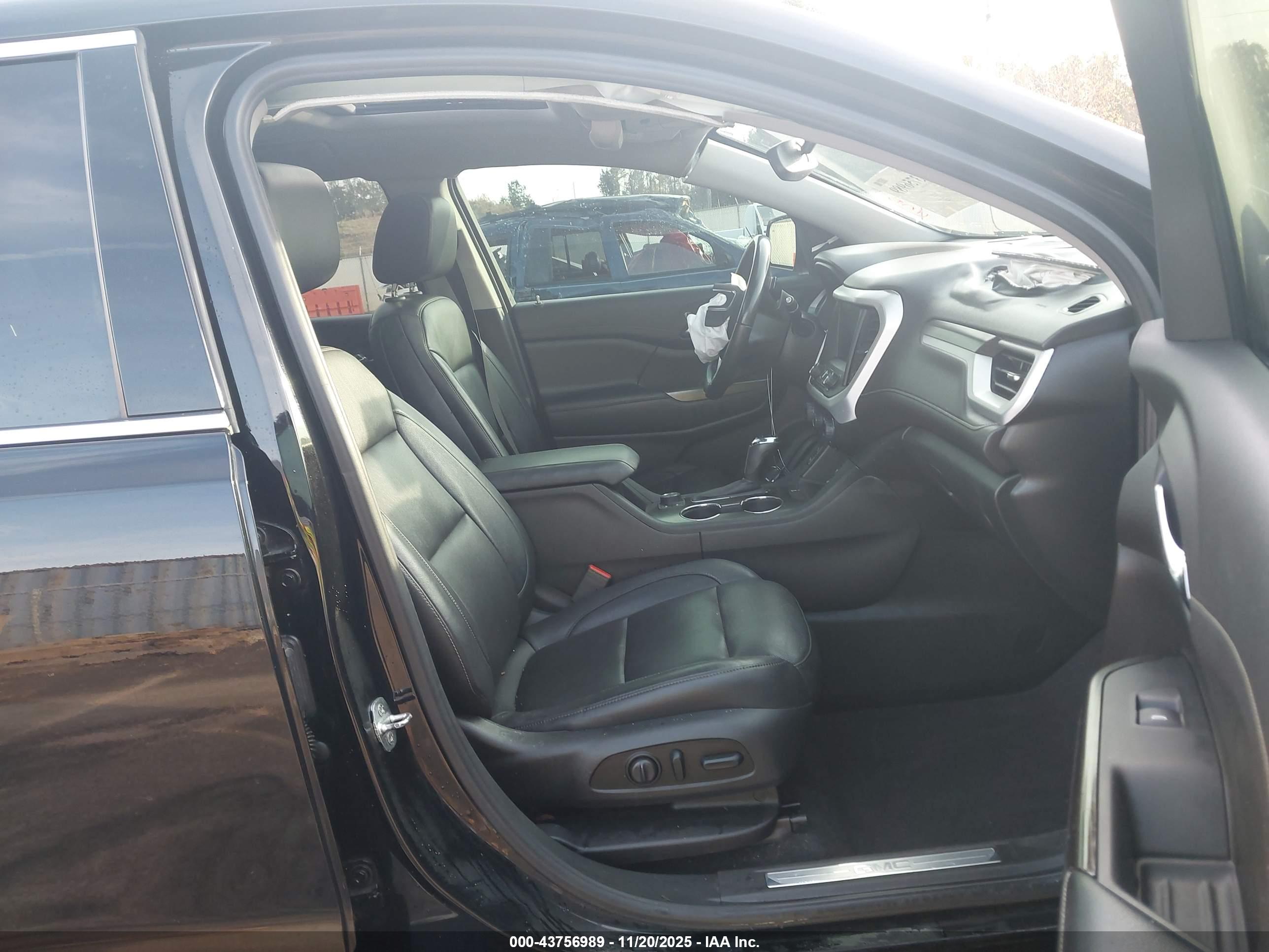 GMC ACADIA image 5