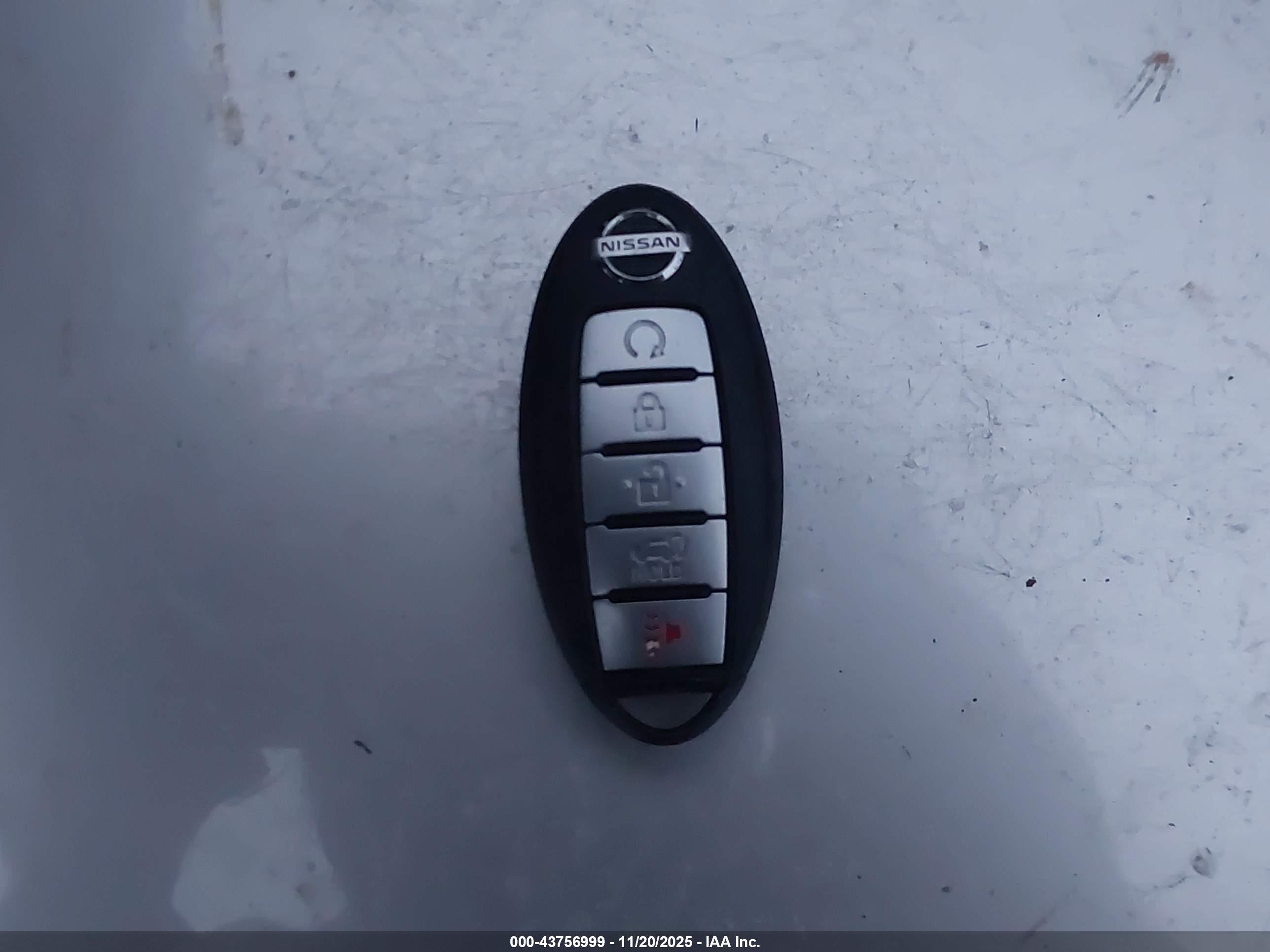 NISSAN ROGUE image 11
