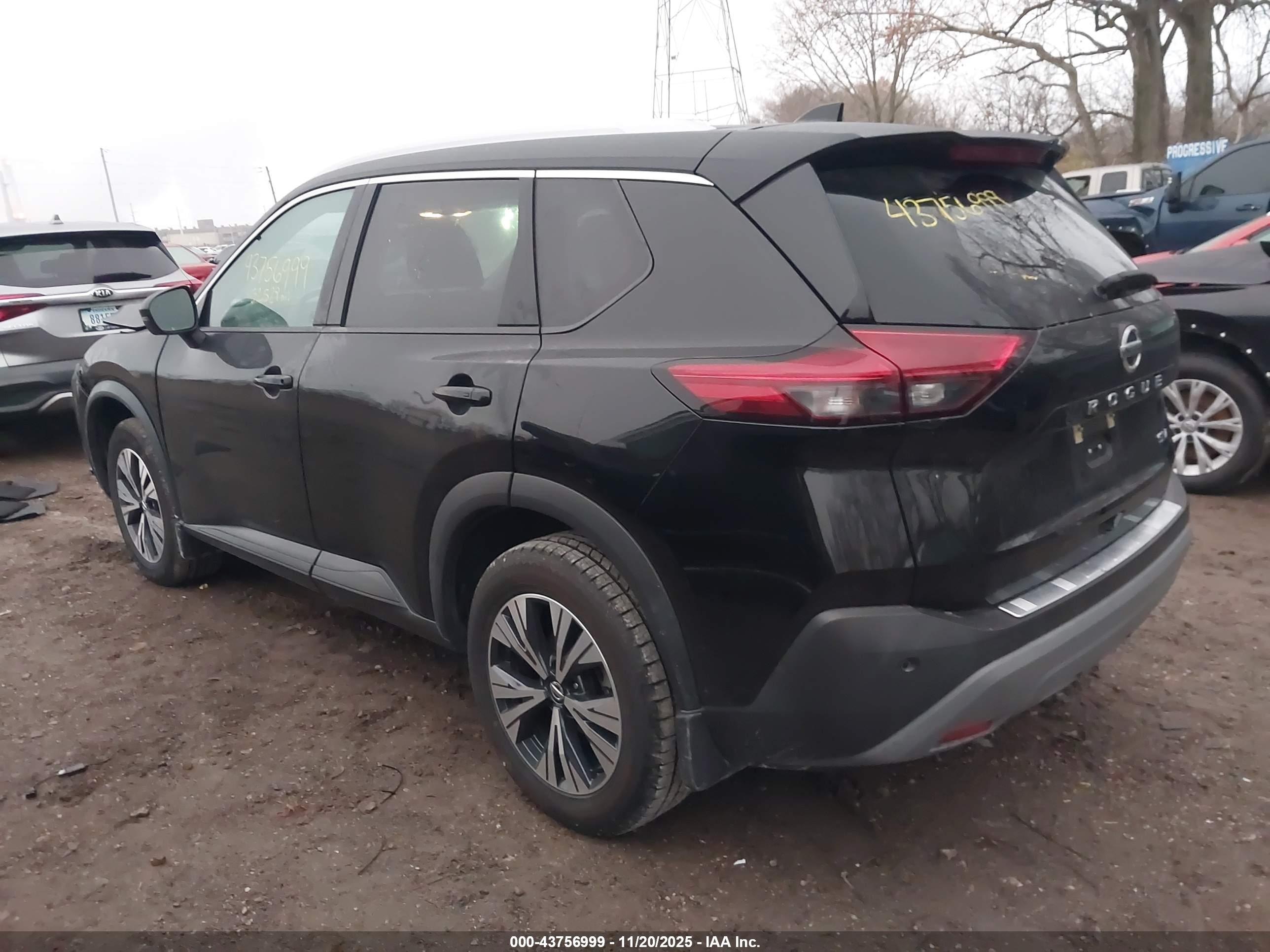 NISSAN ROGUE image 3