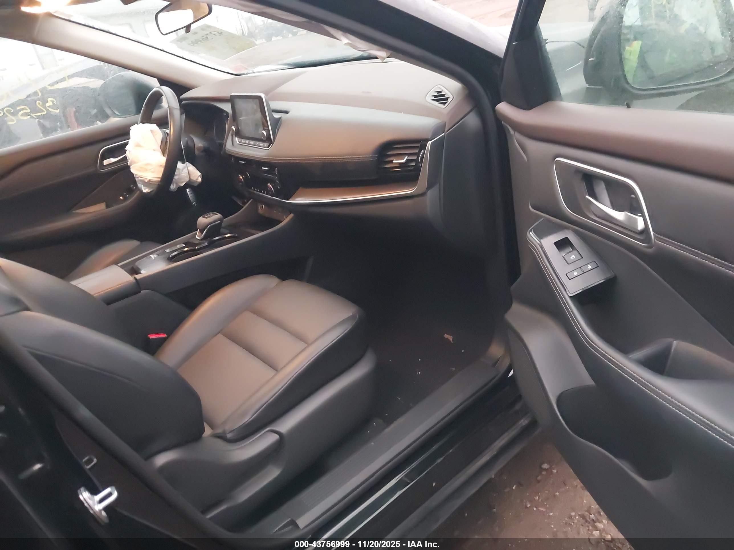 NISSAN ROGUE image 5