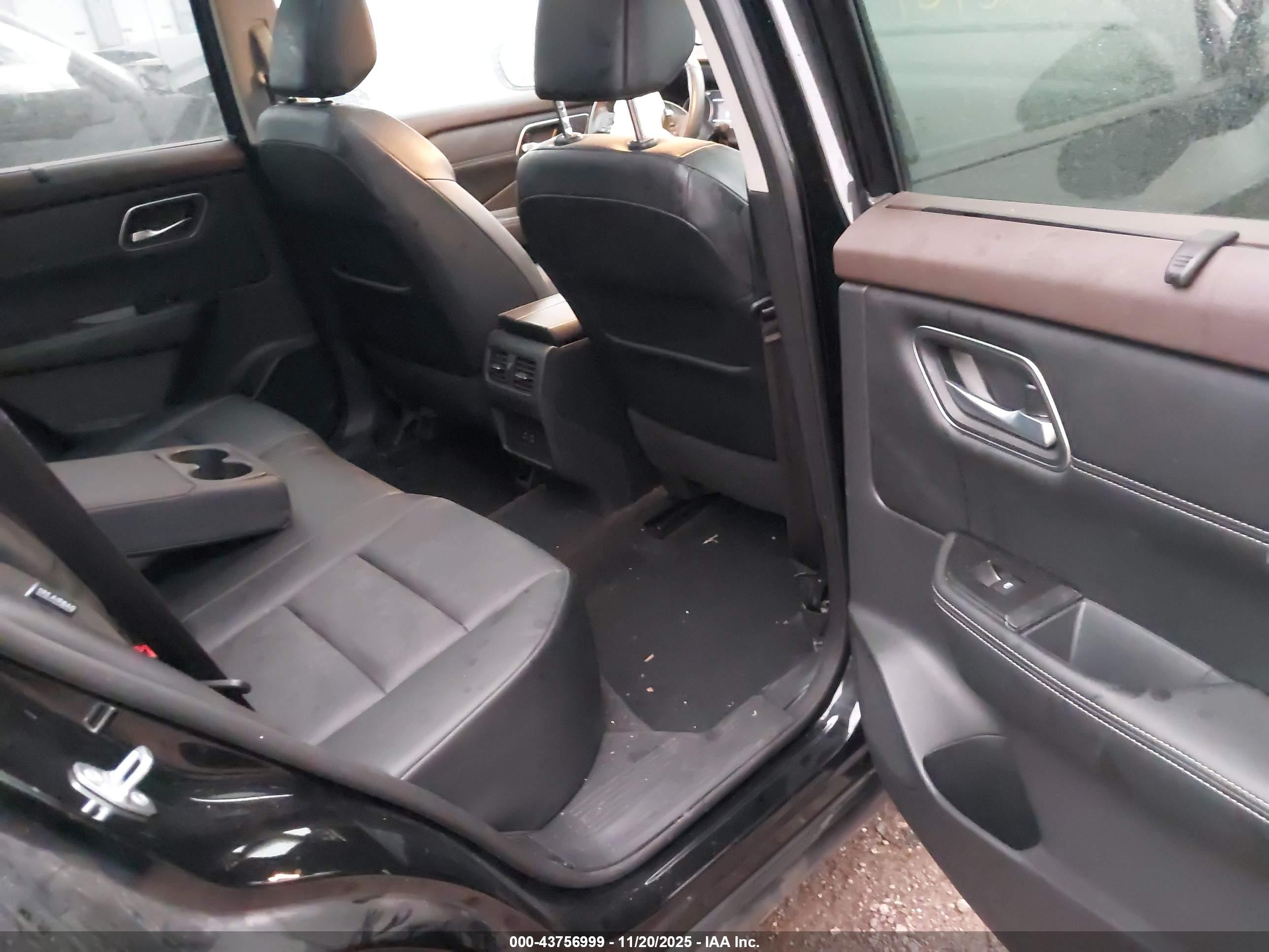 NISSAN ROGUE image 8