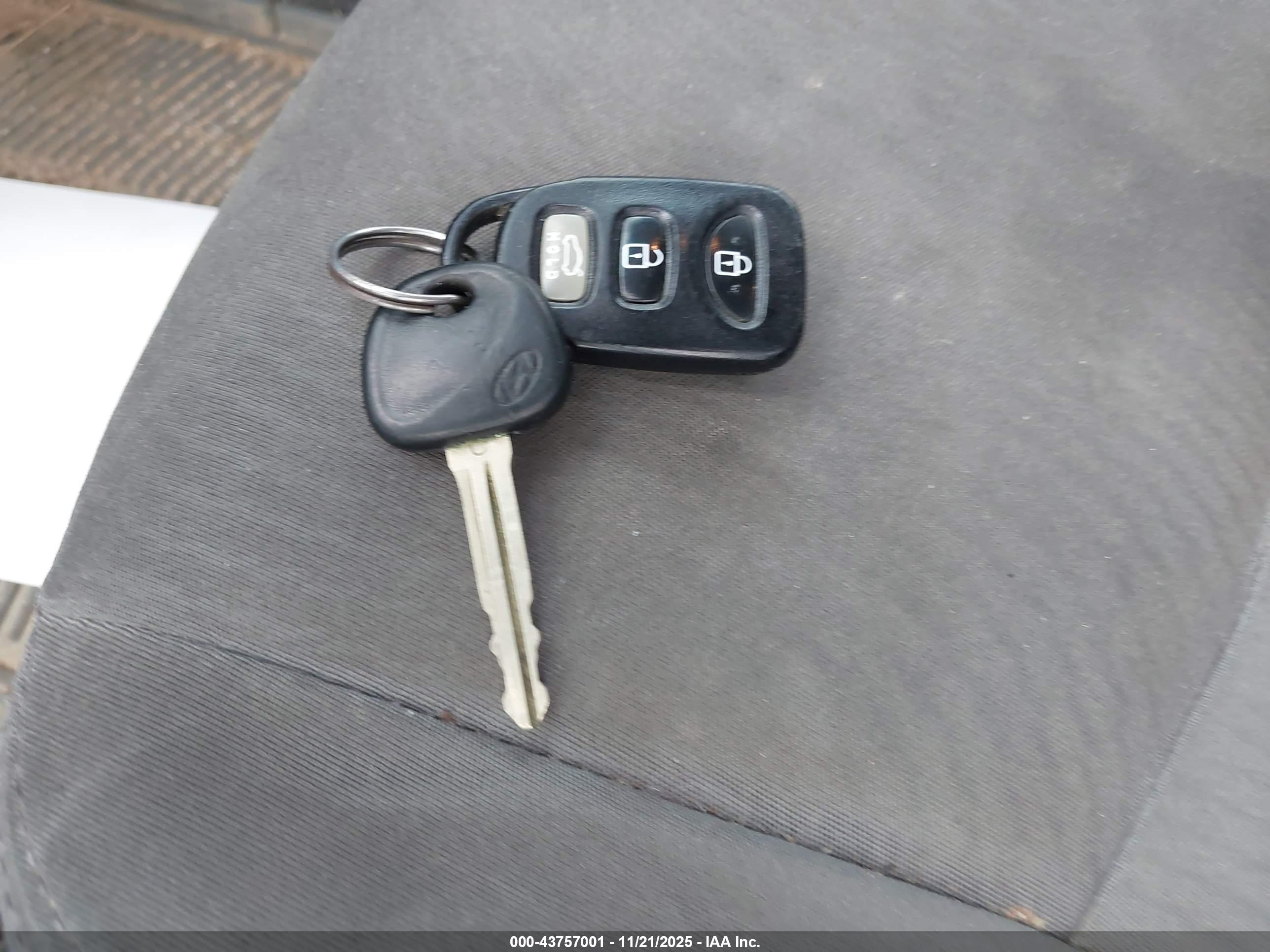 HYUNDAI ELANTRA image 11