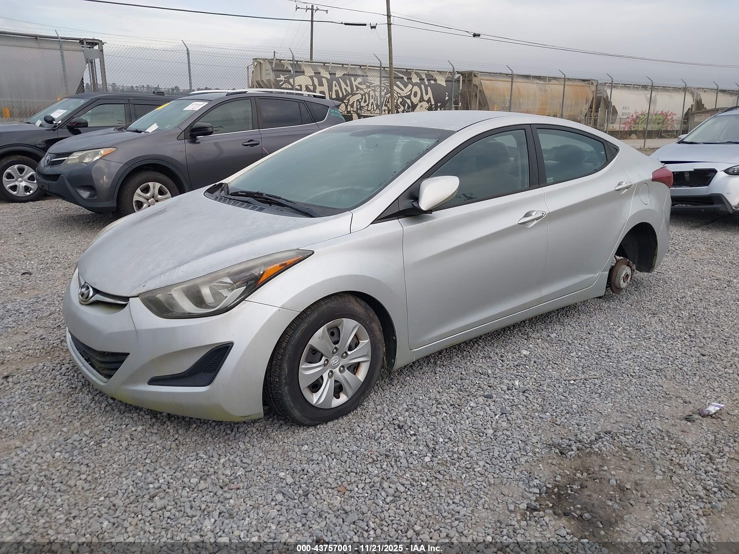 HYUNDAI ELANTRA image 6