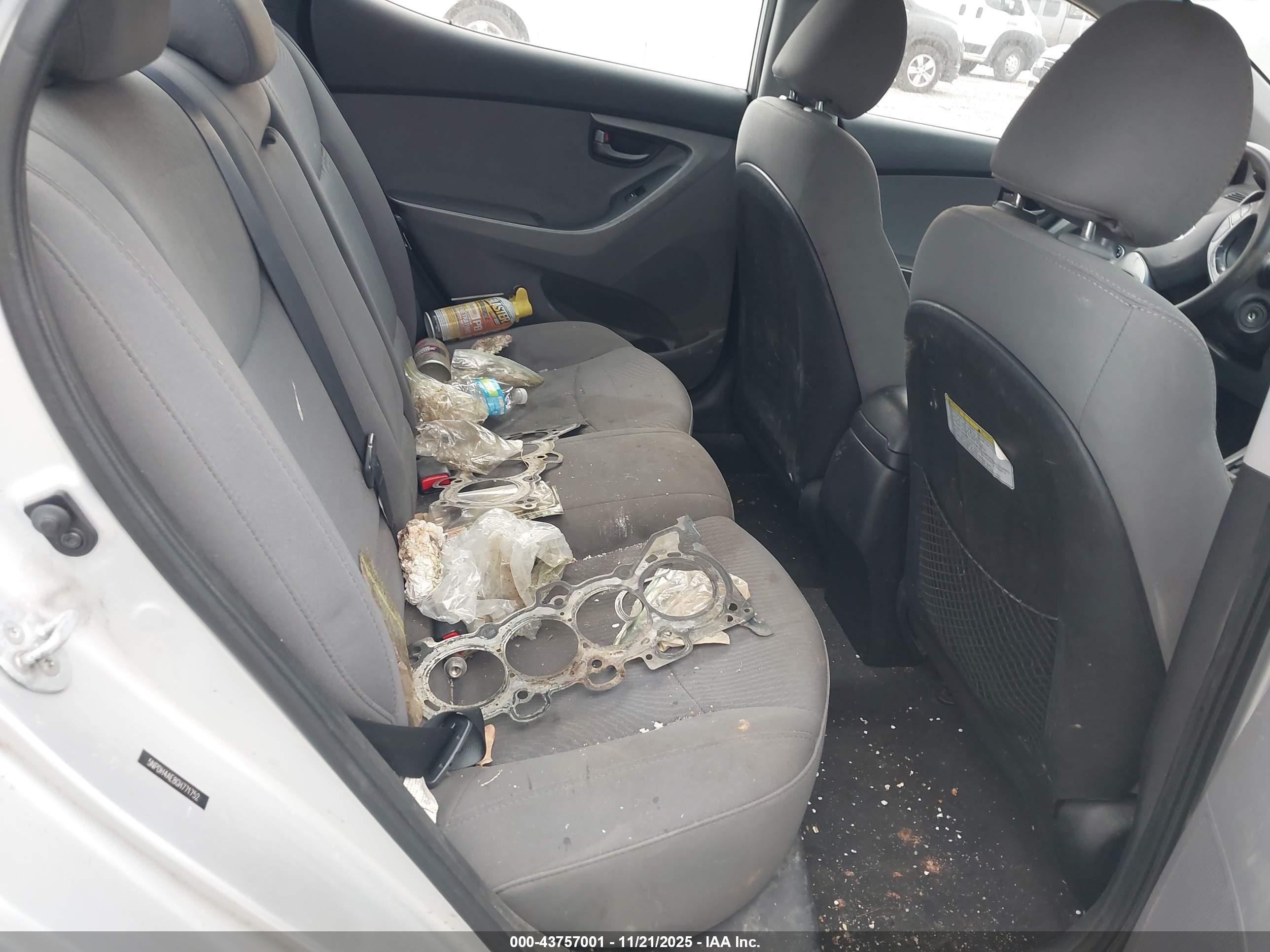 HYUNDAI ELANTRA image 8