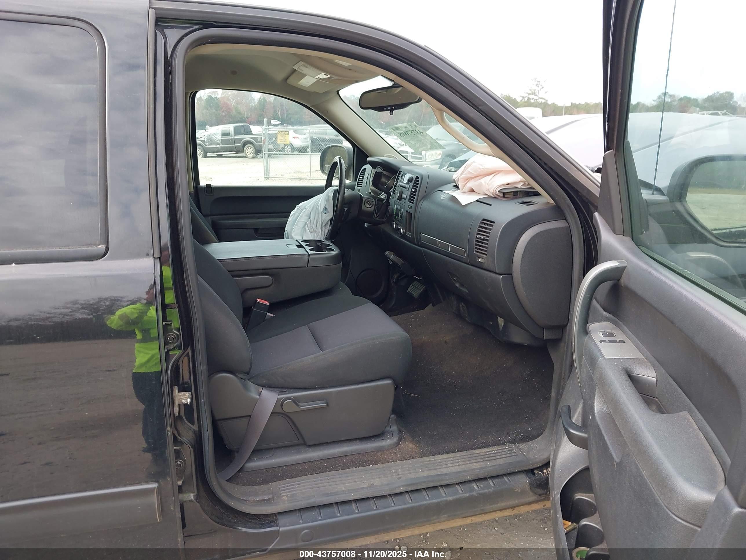 CHEVROLET SILVERADO image 5