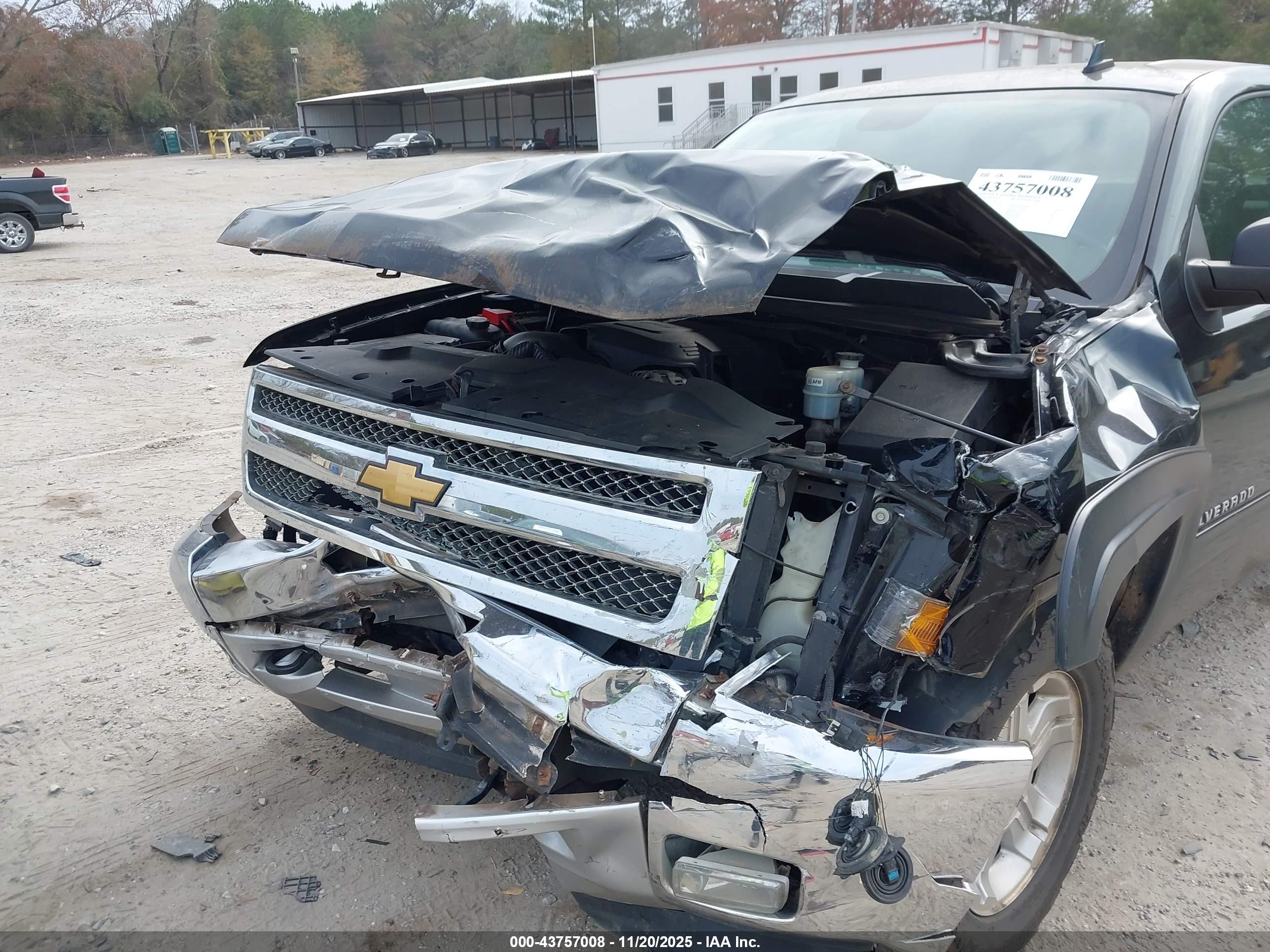 CHEVROLET SILVERADO image 6