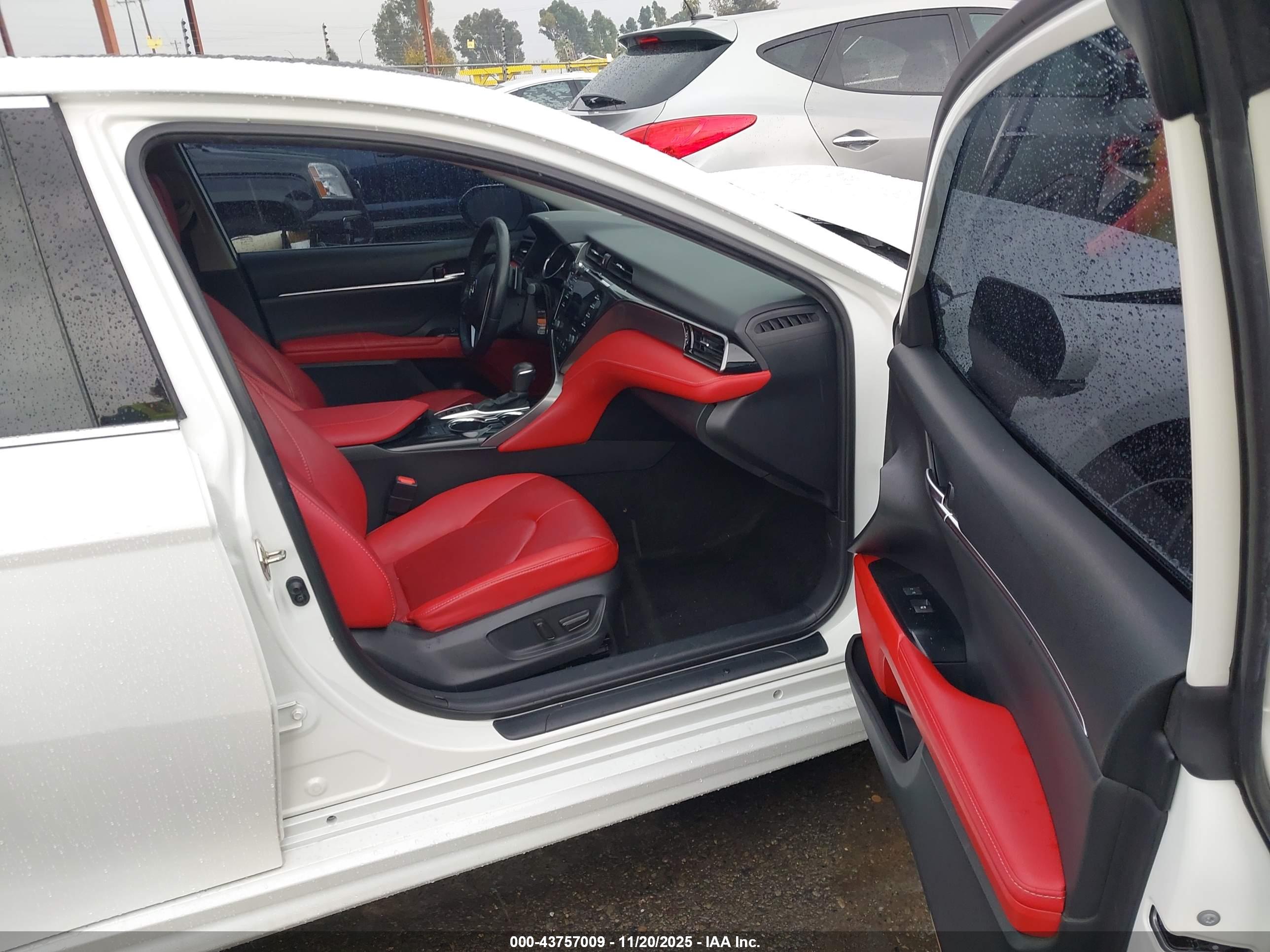 TOYOTA CAMRY image 5