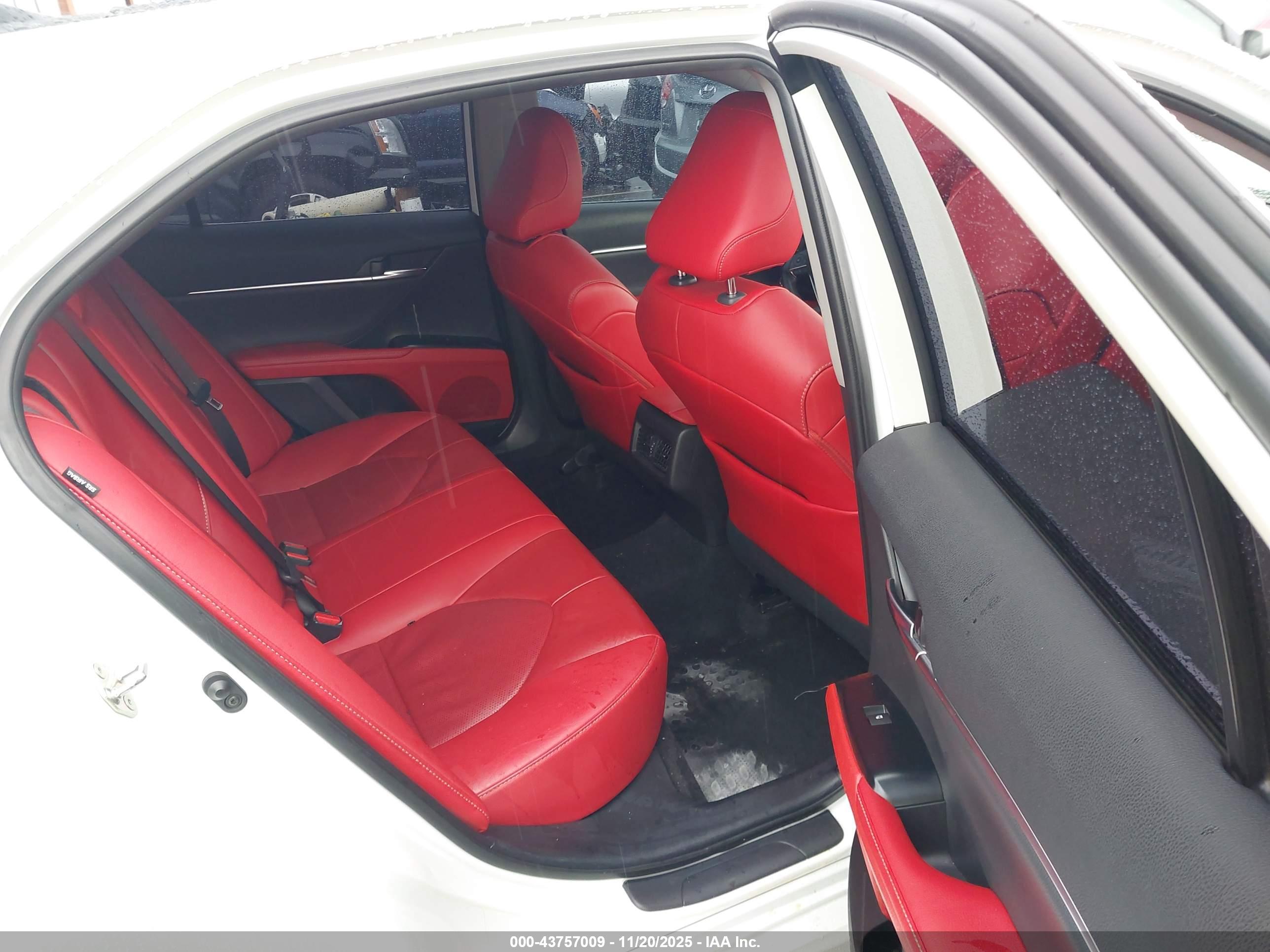 TOYOTA CAMRY image 8