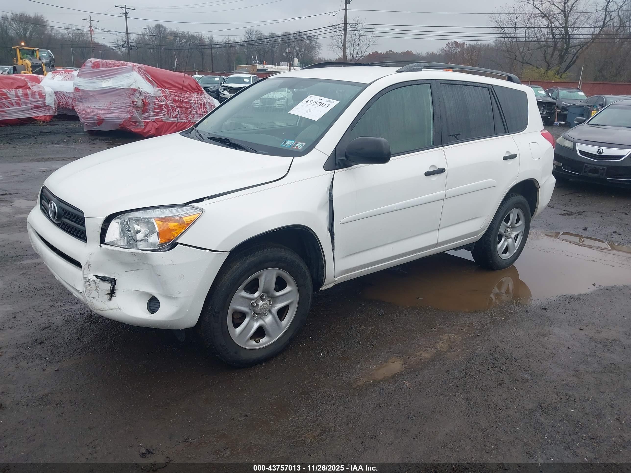 TOYOTA RAV4 image 2