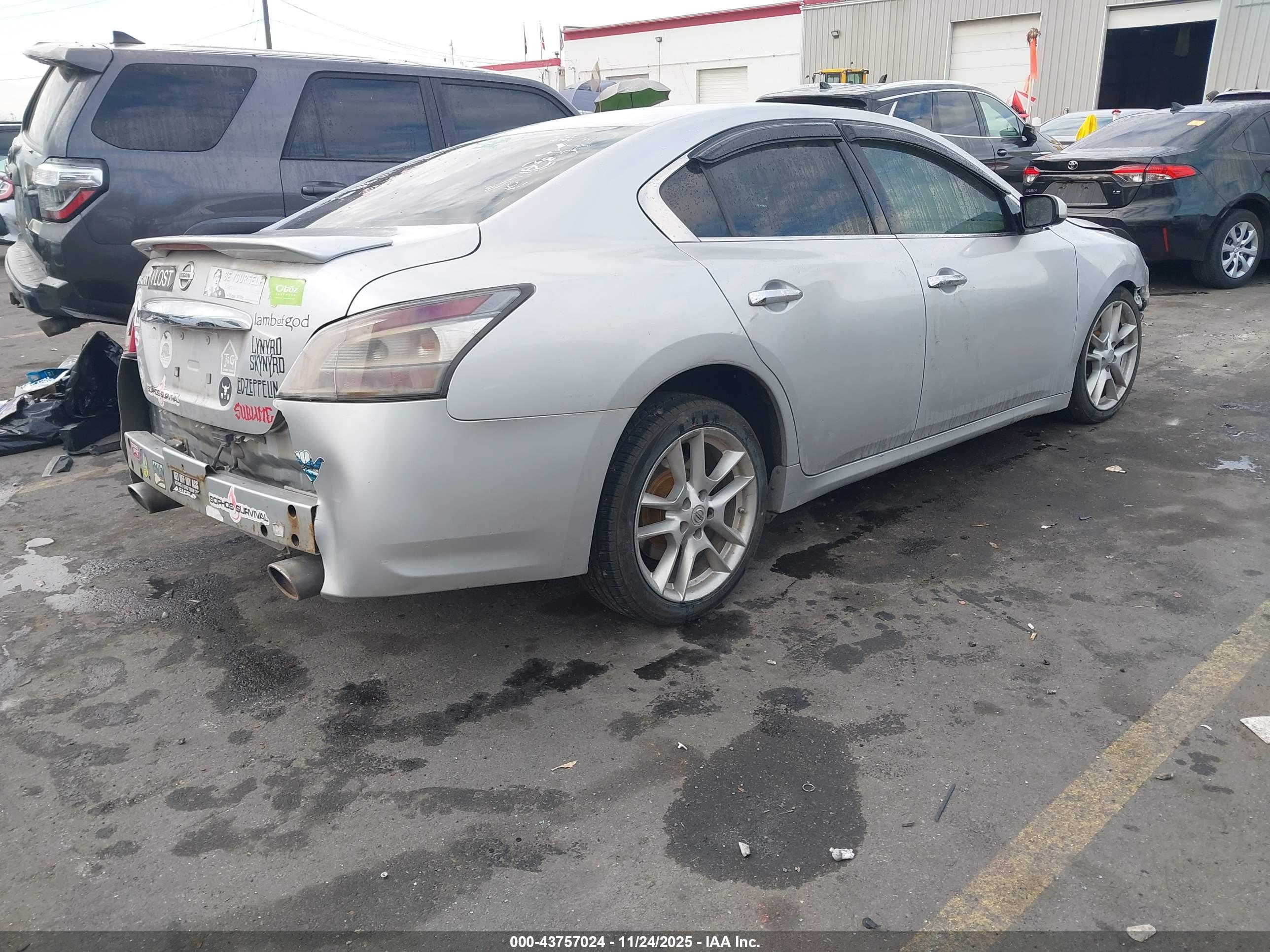 NISSAN MAXIMA image 4