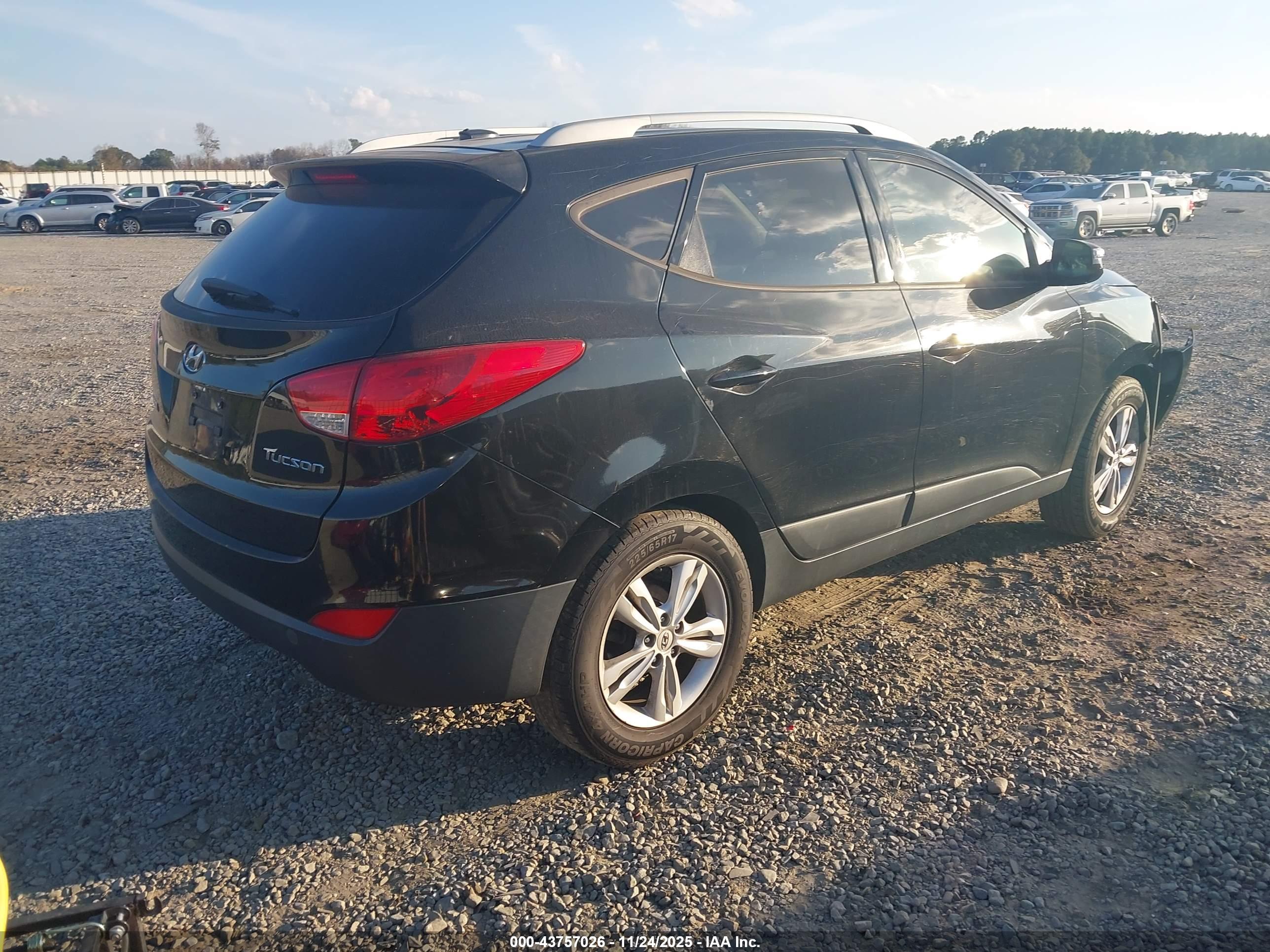 HYUNDAI TUCSON image 4