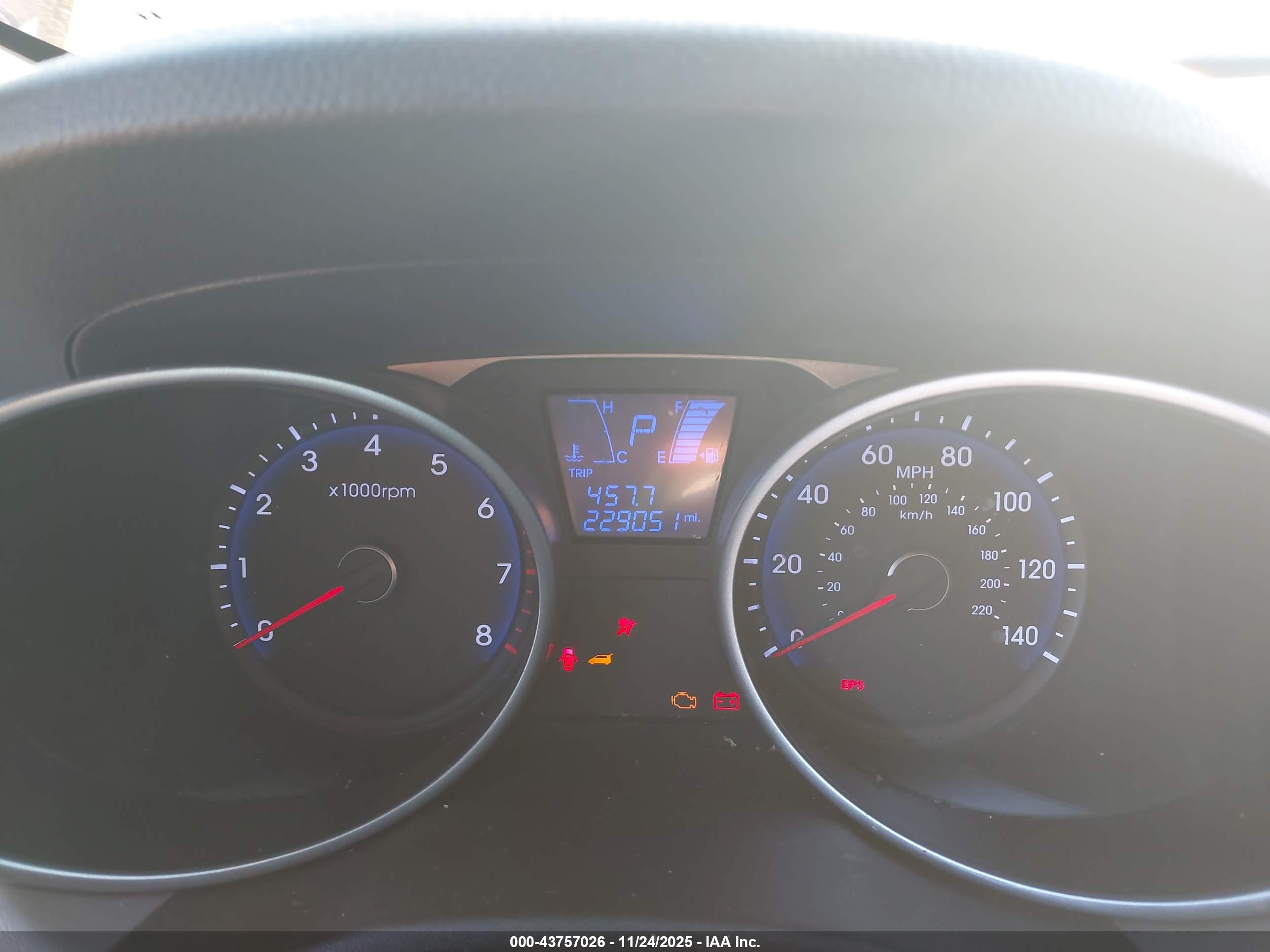 HYUNDAI TUCSON image 7