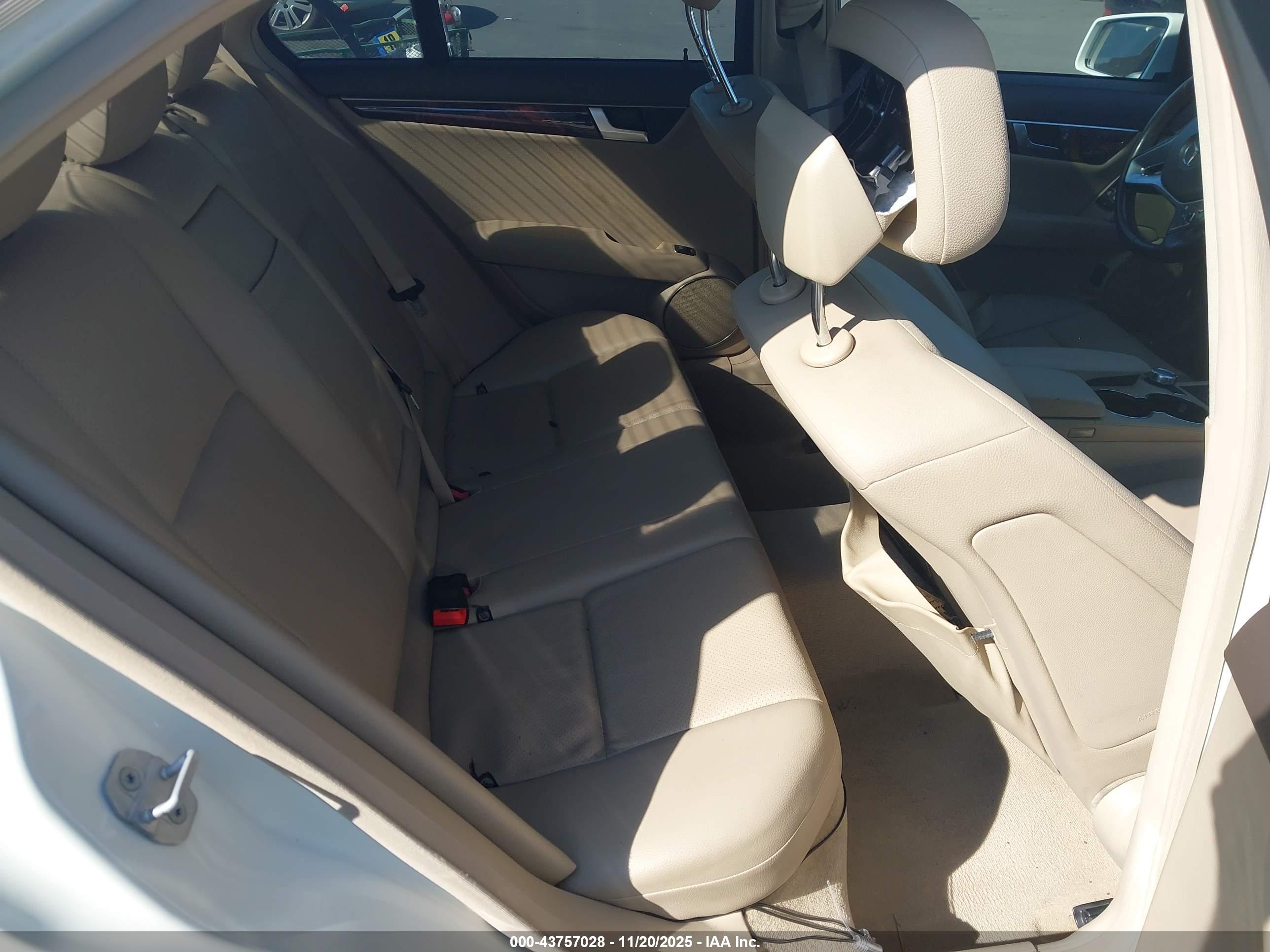 MERCEDES-BENZ C image 8