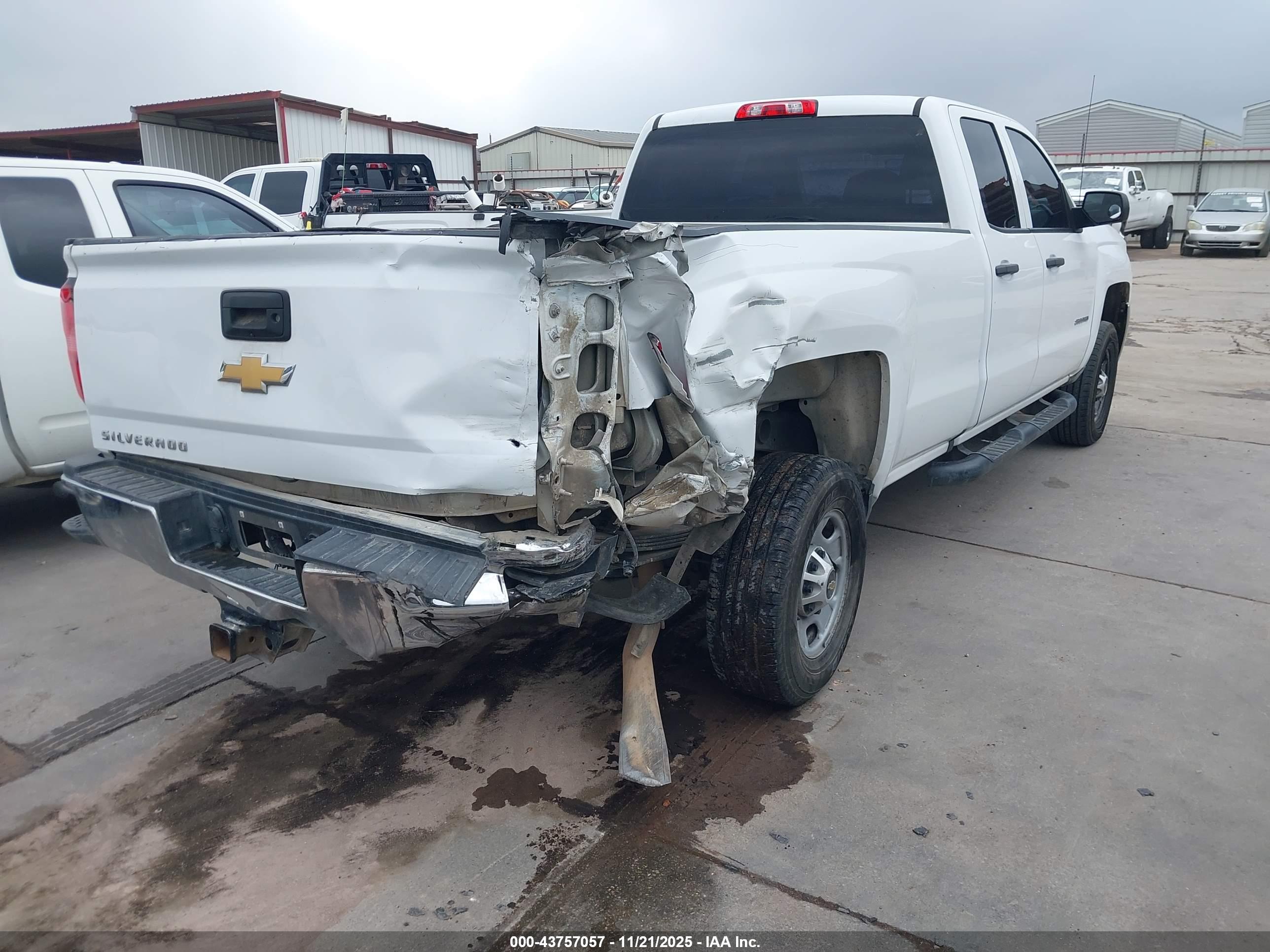 CHEVROLET SILVERADO image 4
