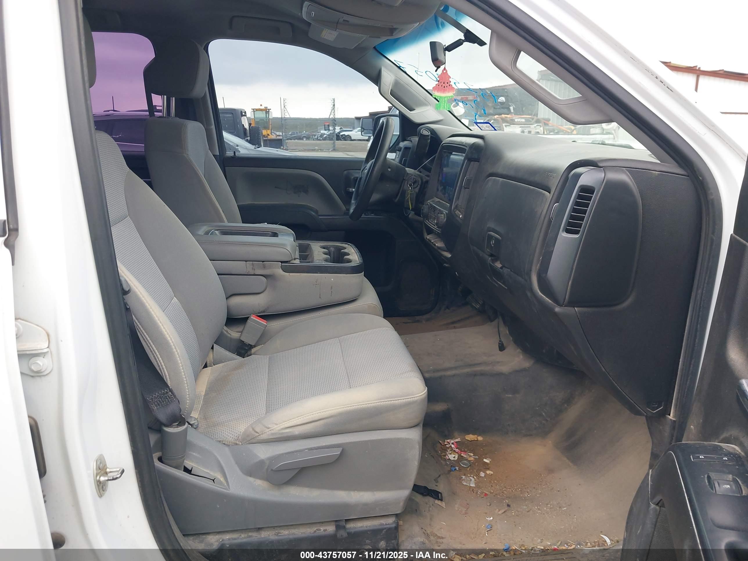 CHEVROLET SILVERADO image 5