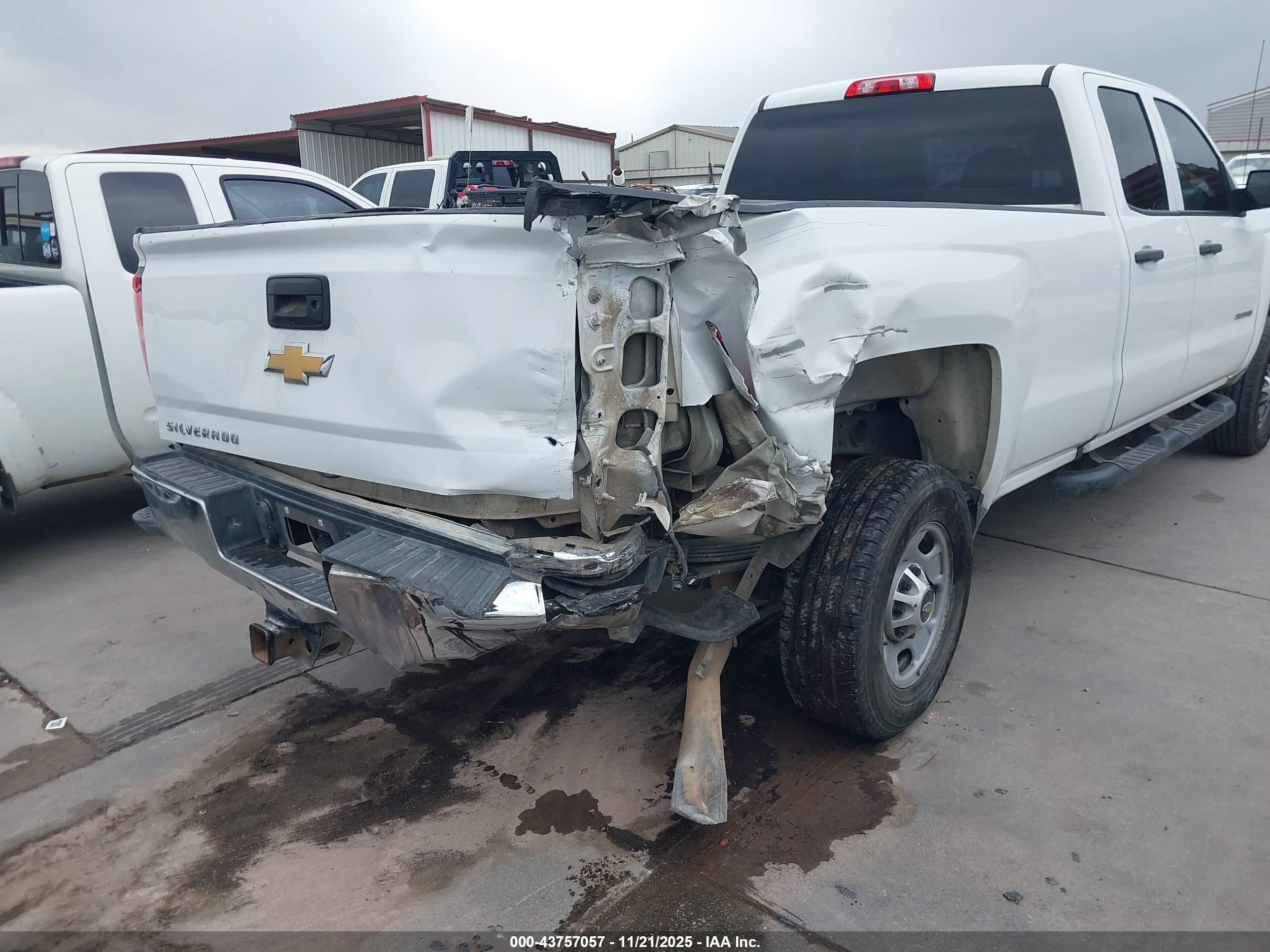 CHEVROLET SILVERADO image 6