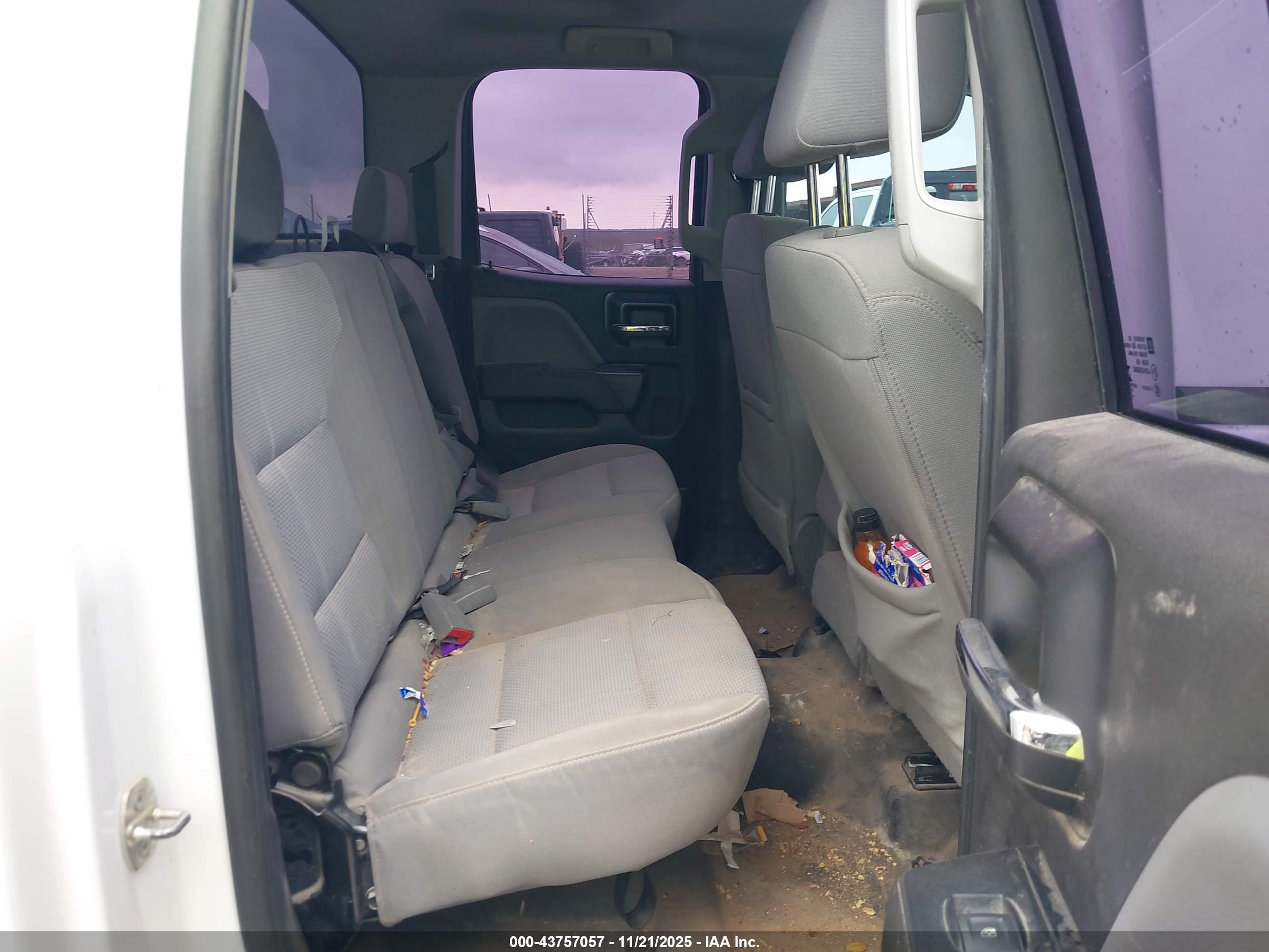 CHEVROLET SILVERADO image 8