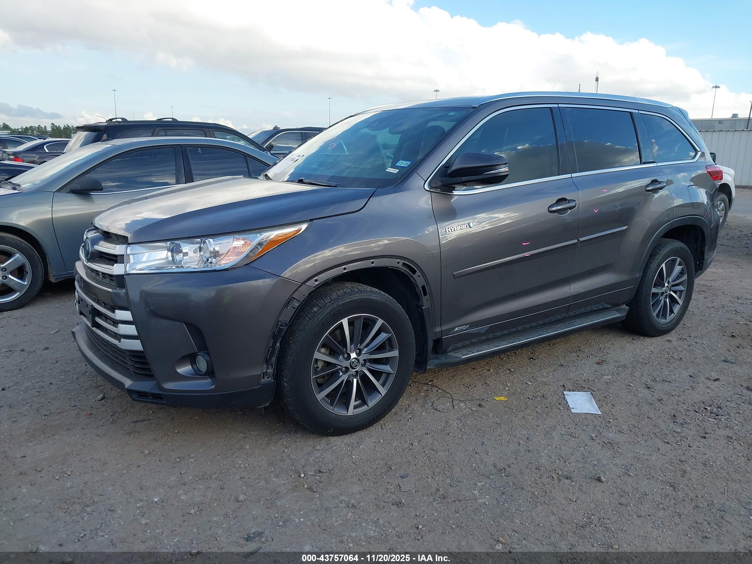 TOYOTA HIGHLANDER image 2