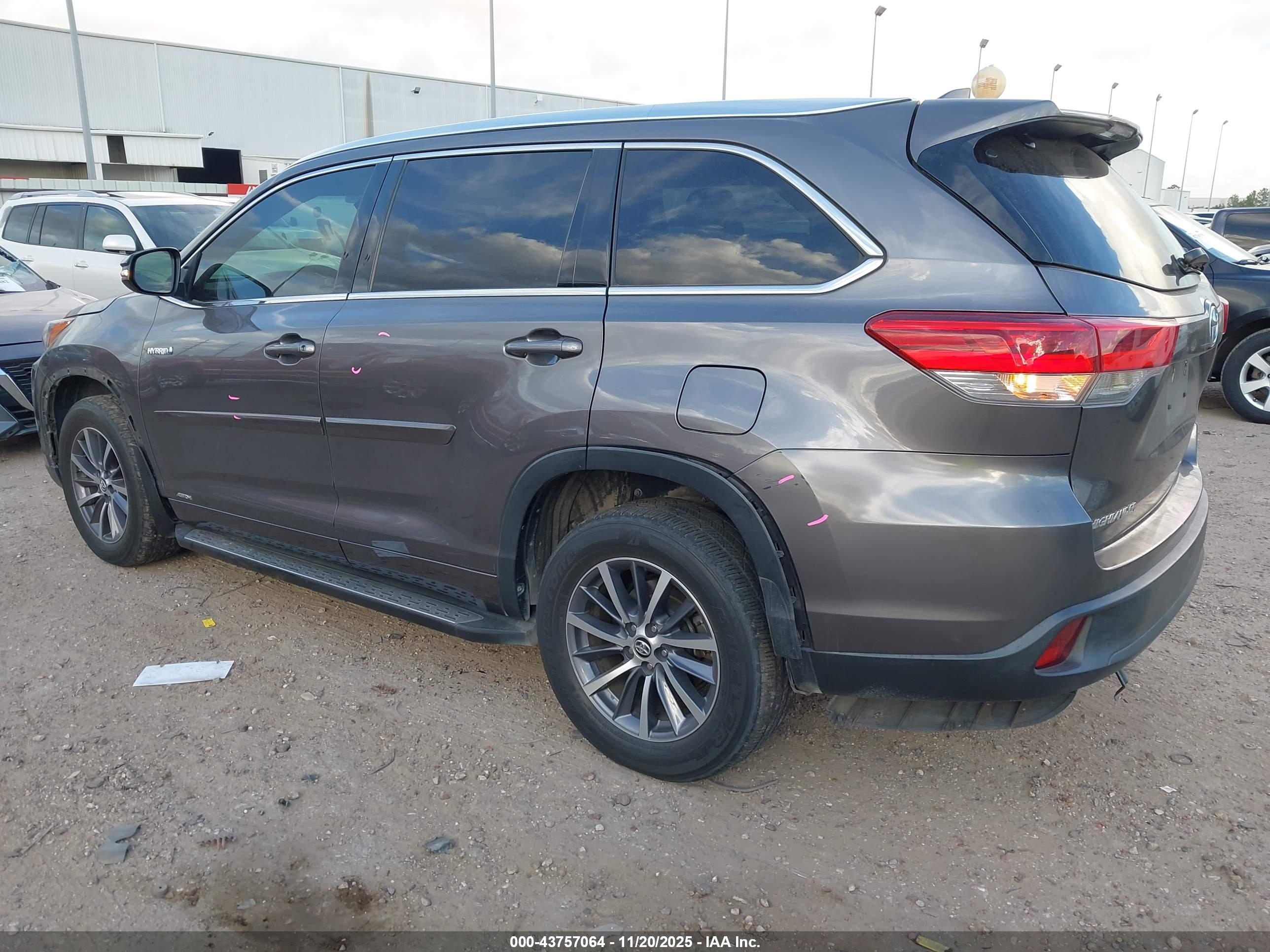 TOYOTA HIGHLANDER image 3