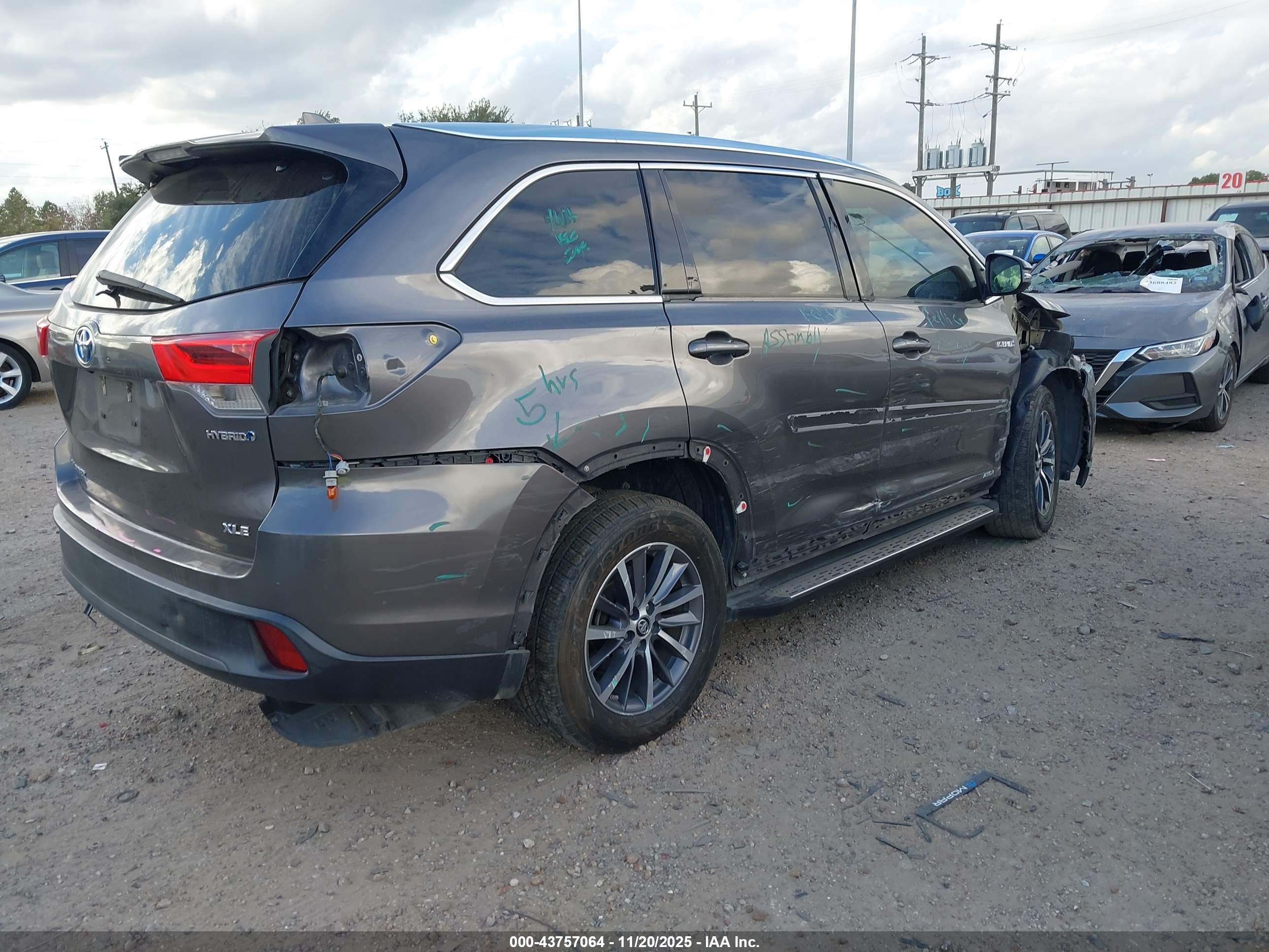 TOYOTA HIGHLANDER image 4