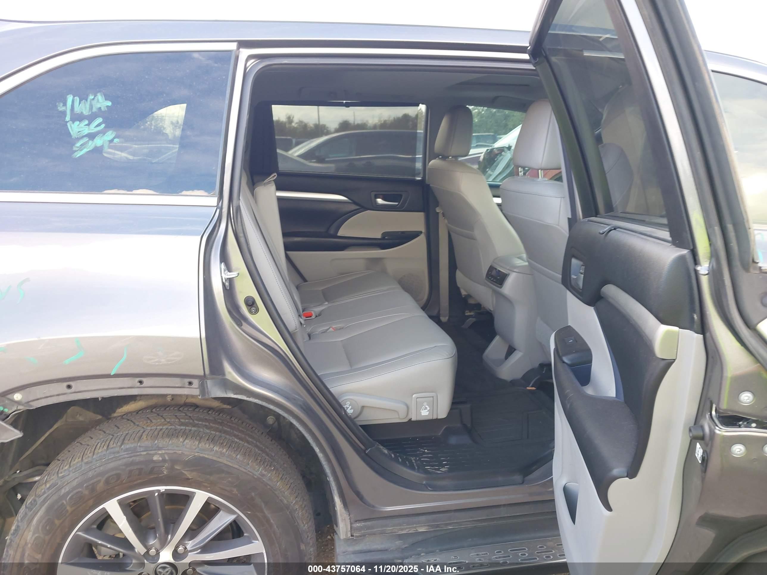 TOYOTA HIGHLANDER image 8