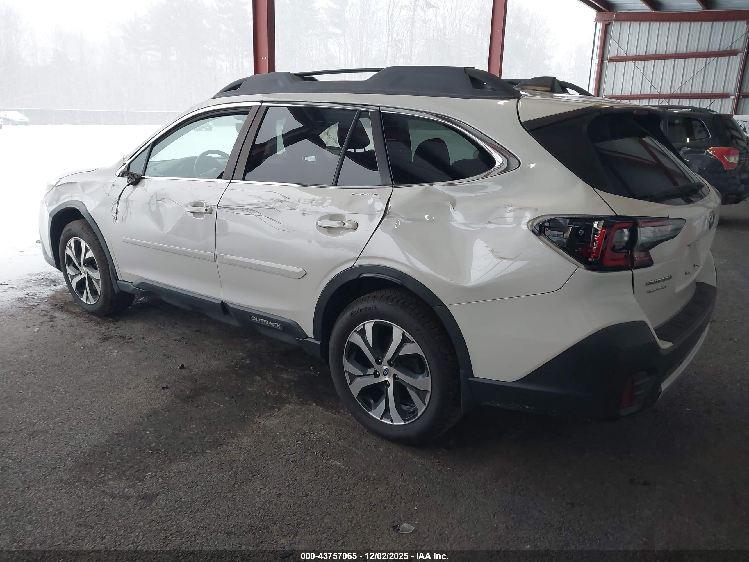 SUBARU OUTBACK image 3