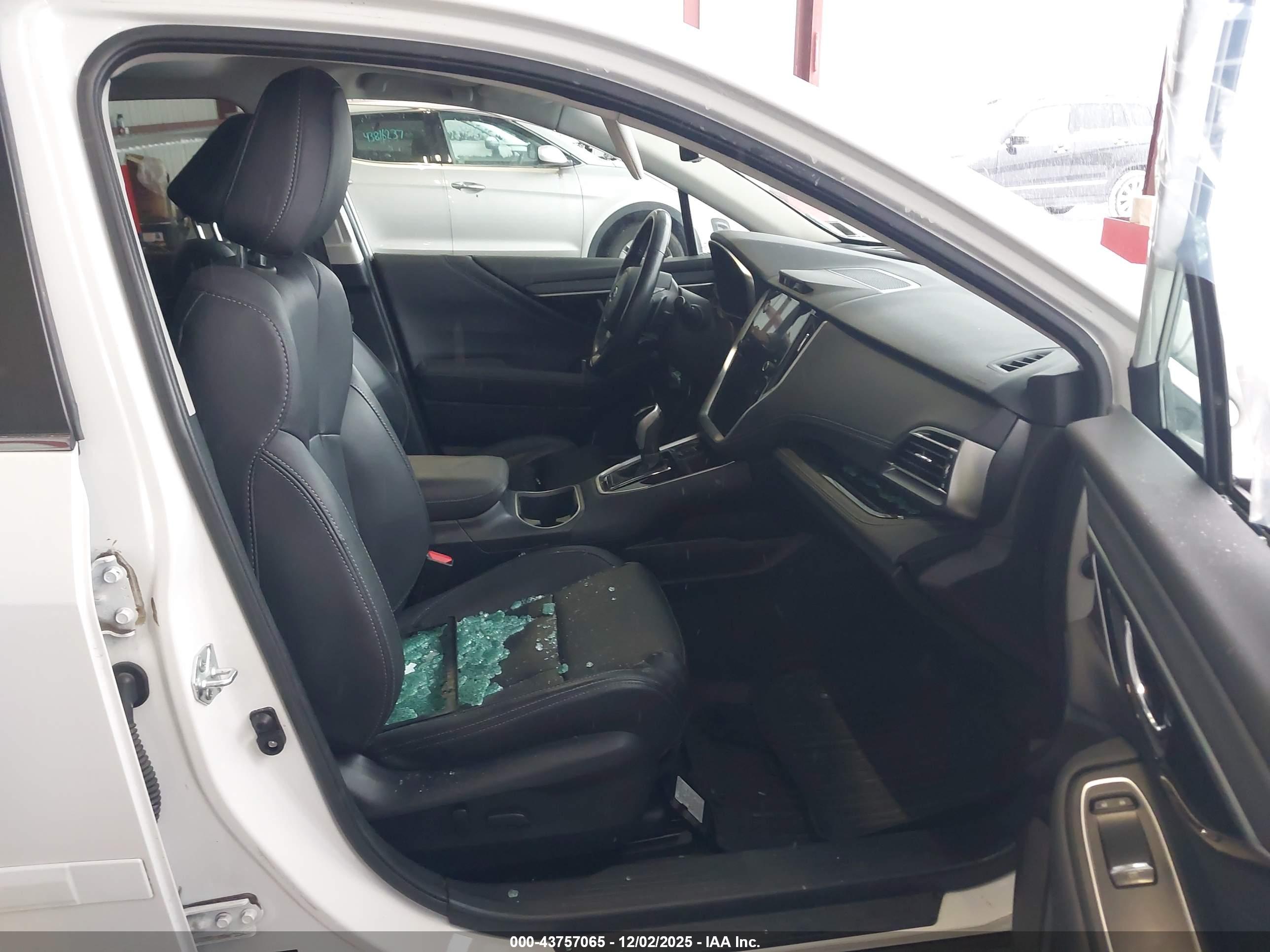 SUBARU OUTBACK image 5