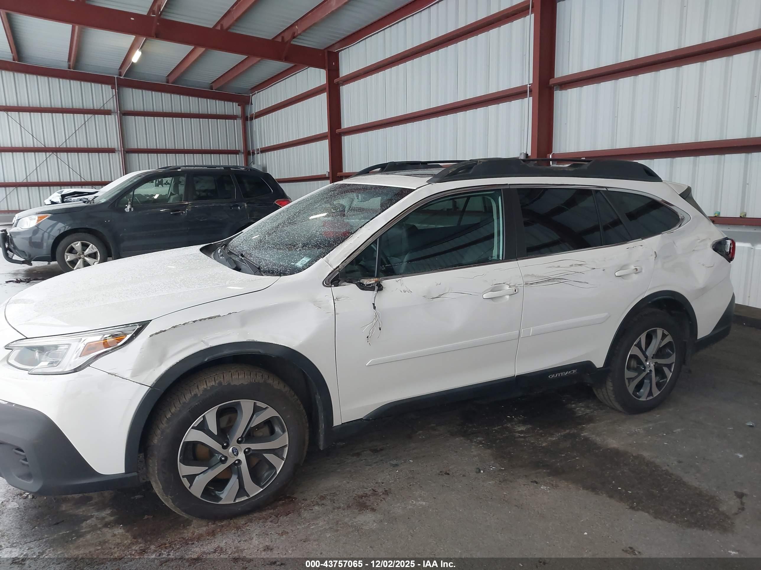 SUBARU OUTBACK image 6