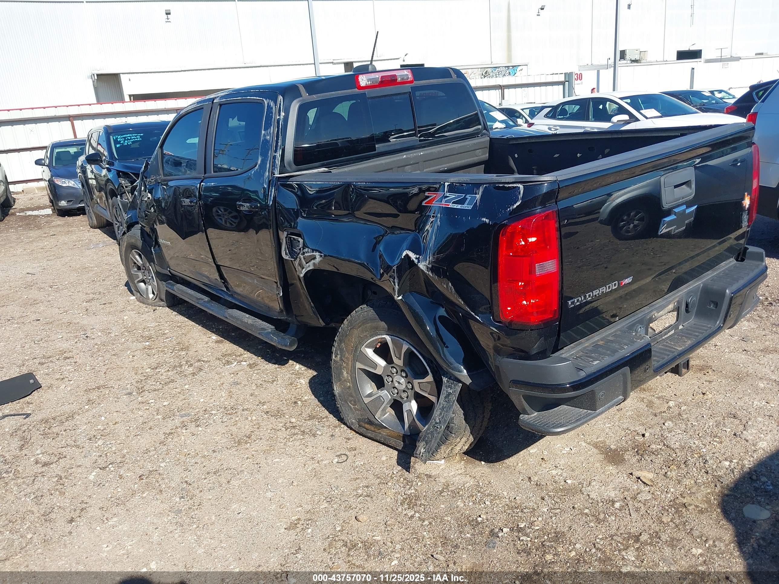 CHEVROLET COLORADO image 3