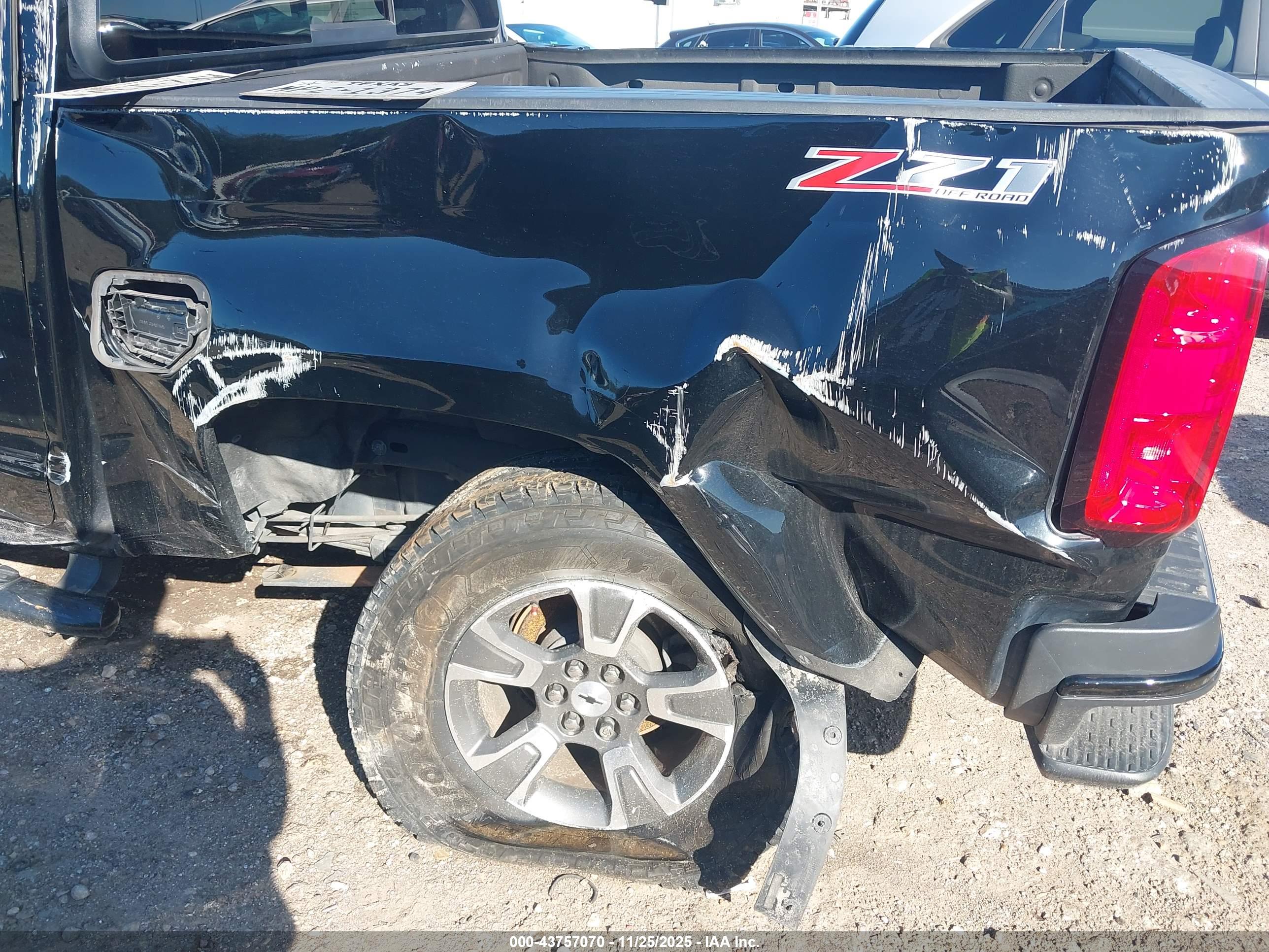 CHEVROLET COLORADO image 6
