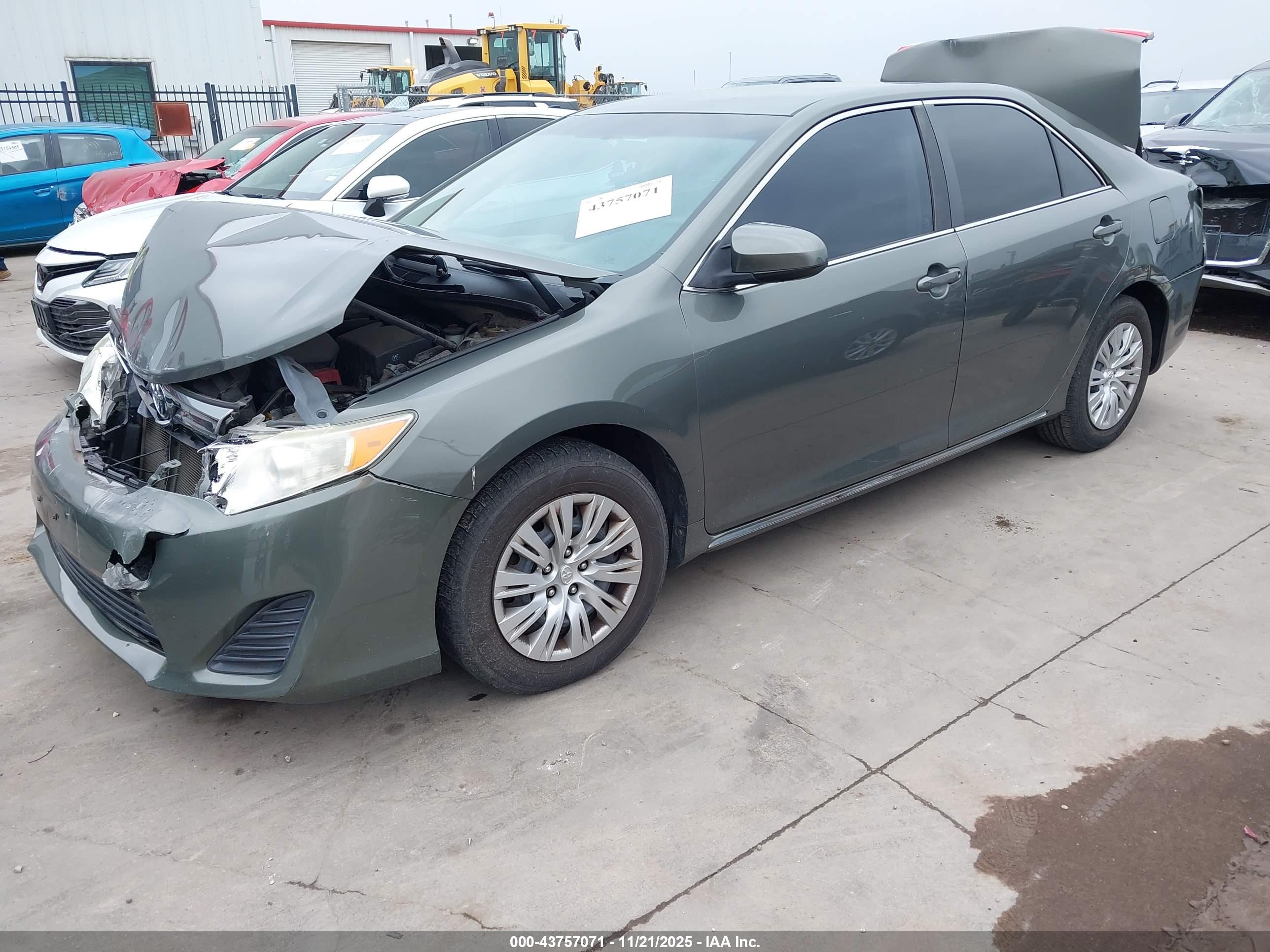 TOYOTA CAMRY image 2