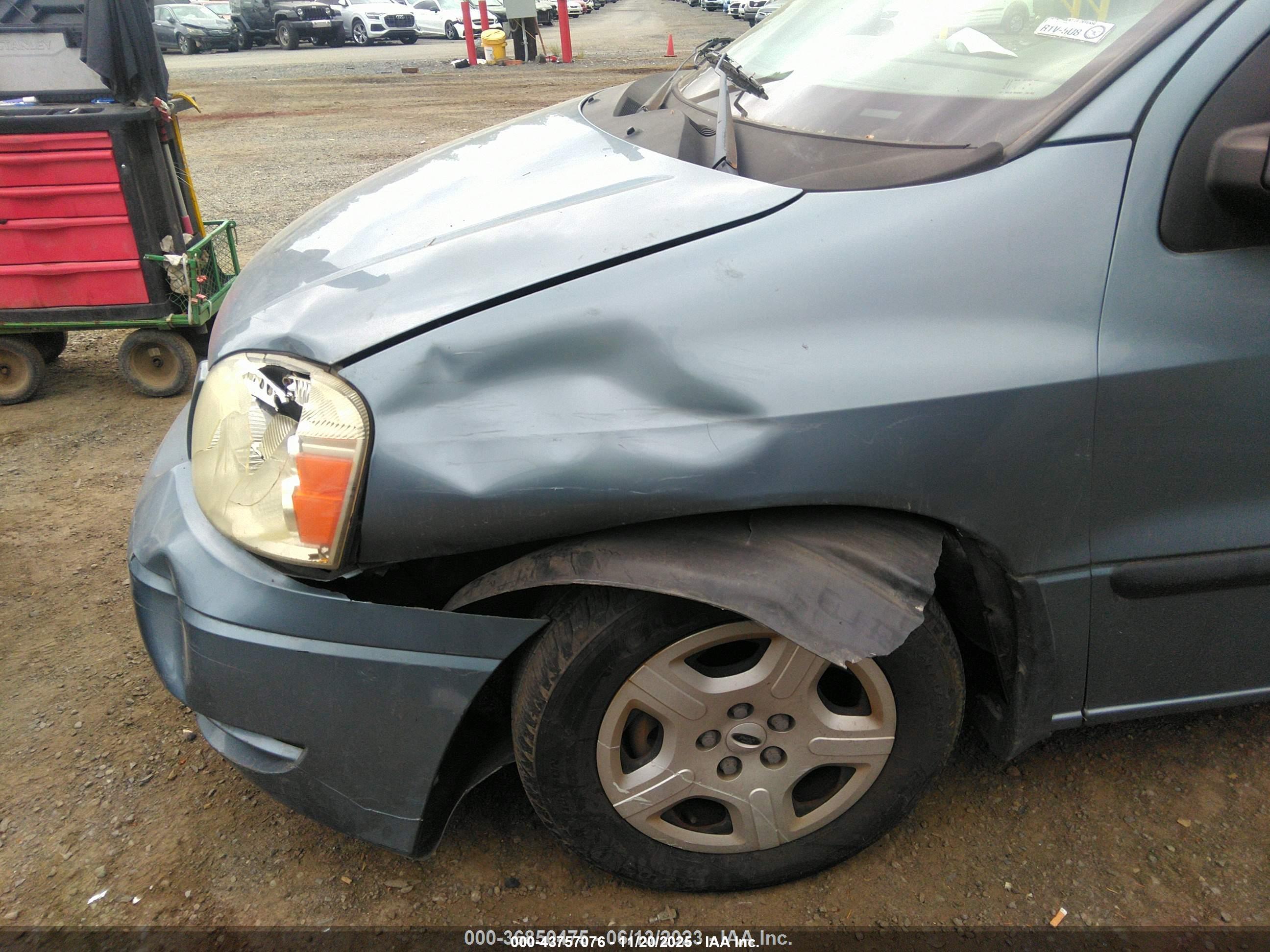 FORD FREESTAR image 6