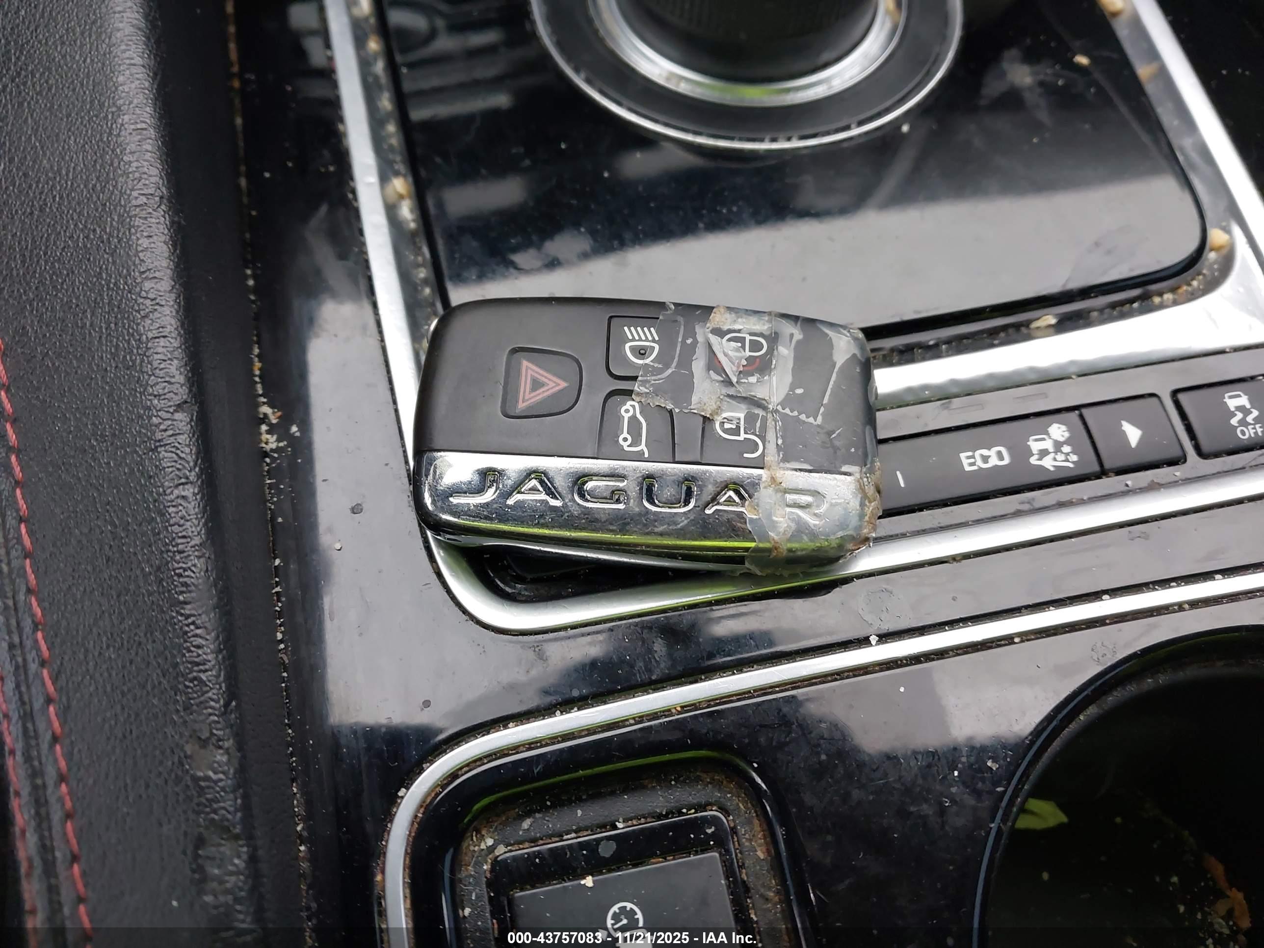 JAGUAR F-PACE image 11