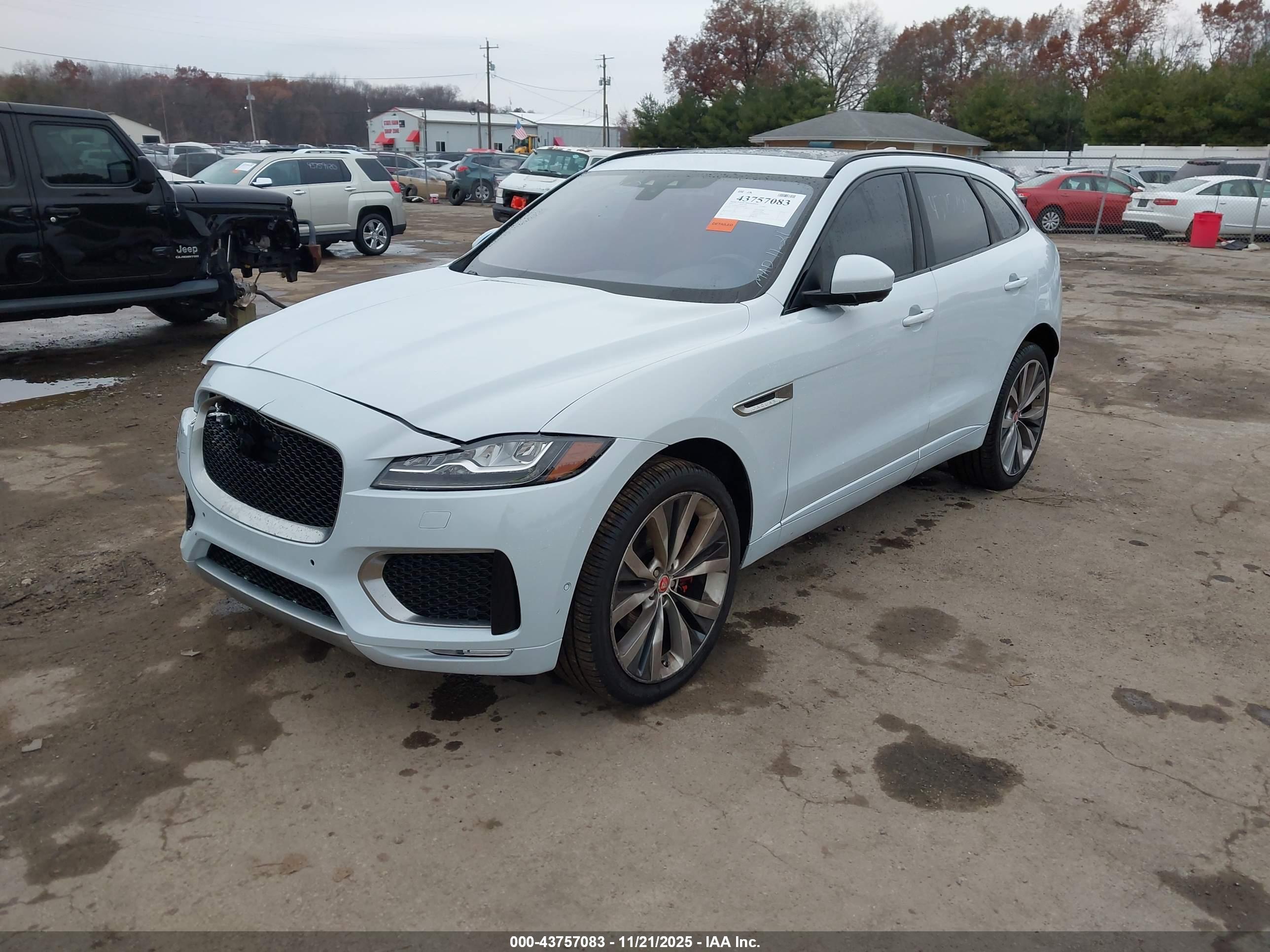 JAGUAR F-PACE image 2