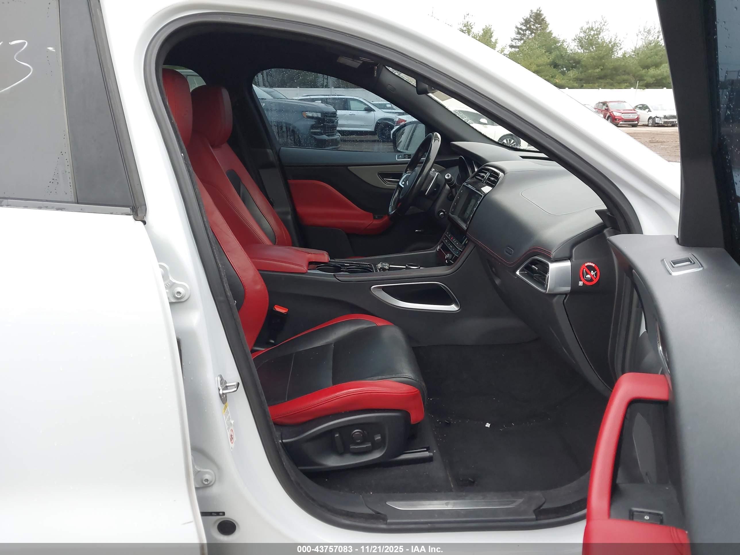 JAGUAR F-PACE image 5