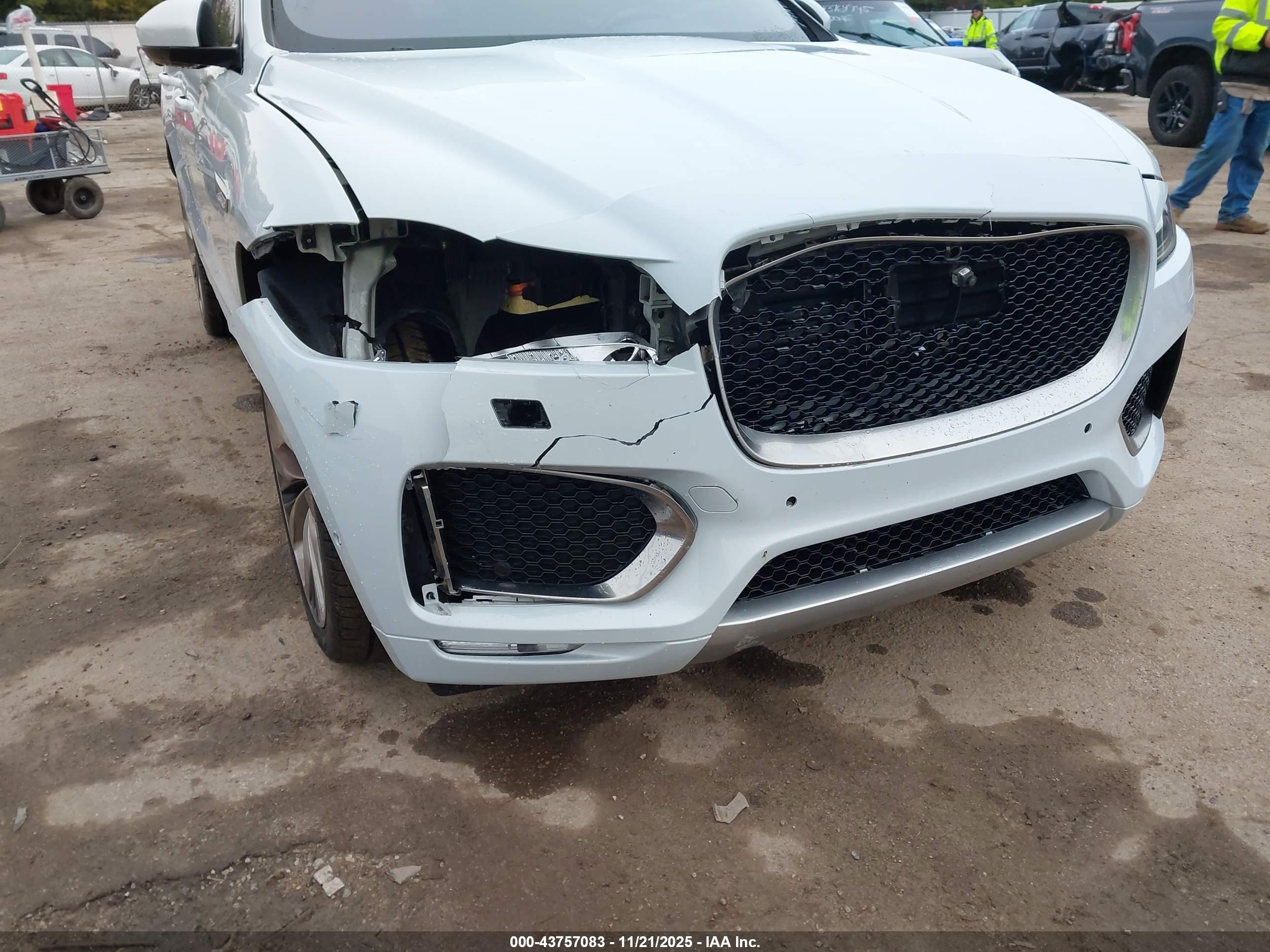 JAGUAR F-PACE image 6
