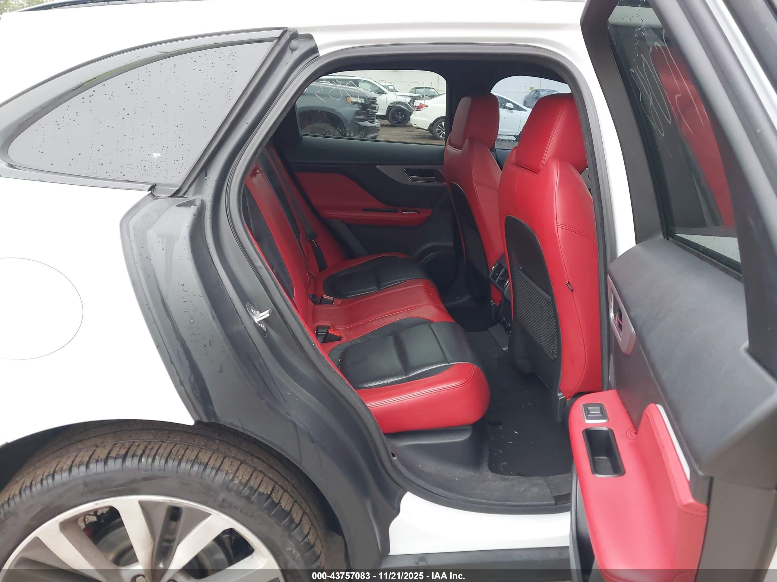 JAGUAR F-PACE image 8
