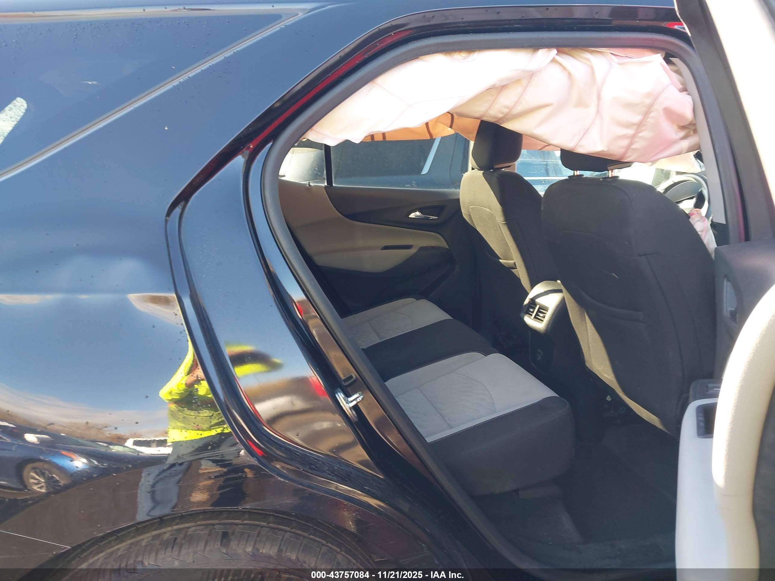 CHEVROLET EQUINOX image 8