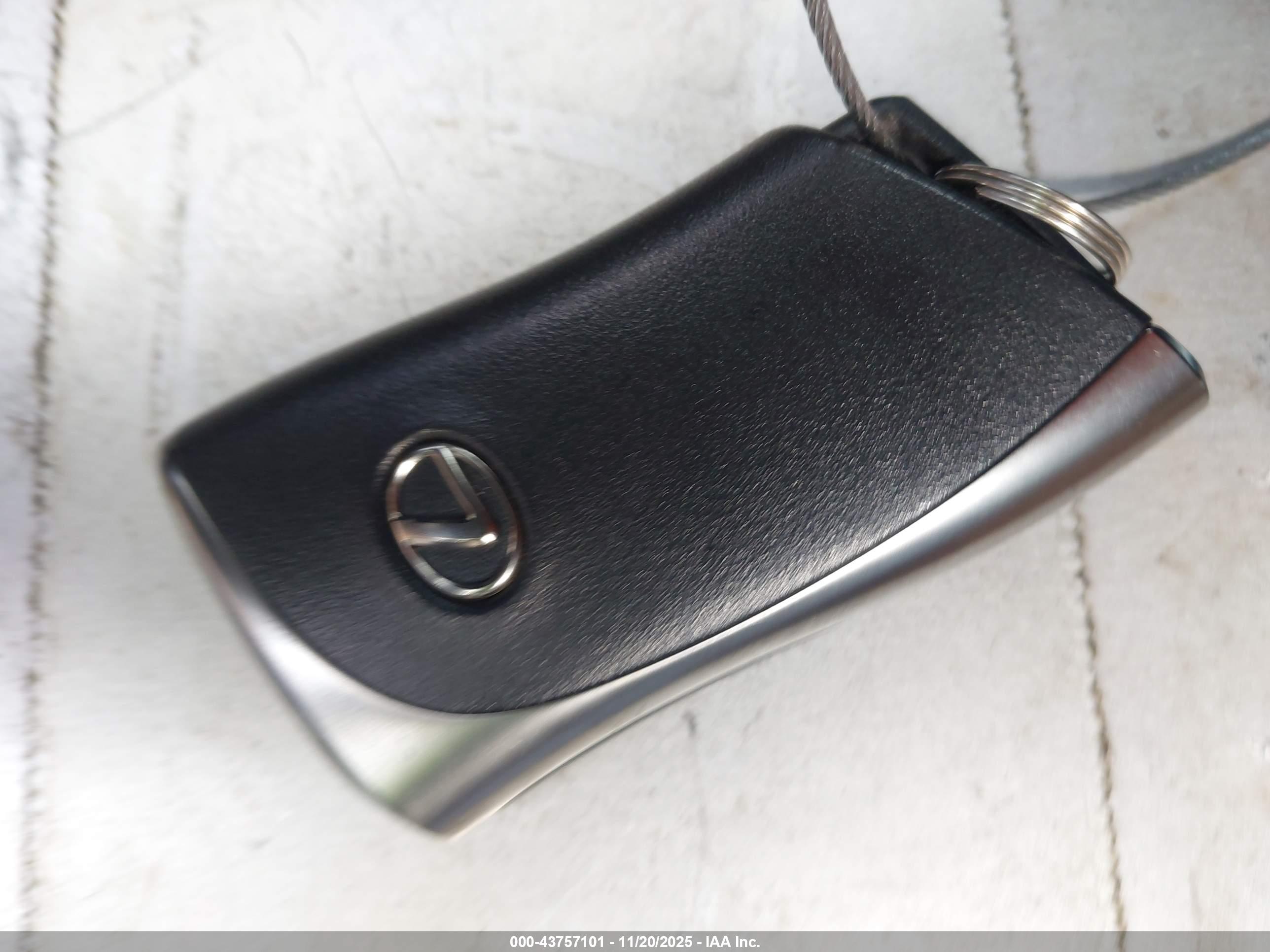 LEXUS ES image 11