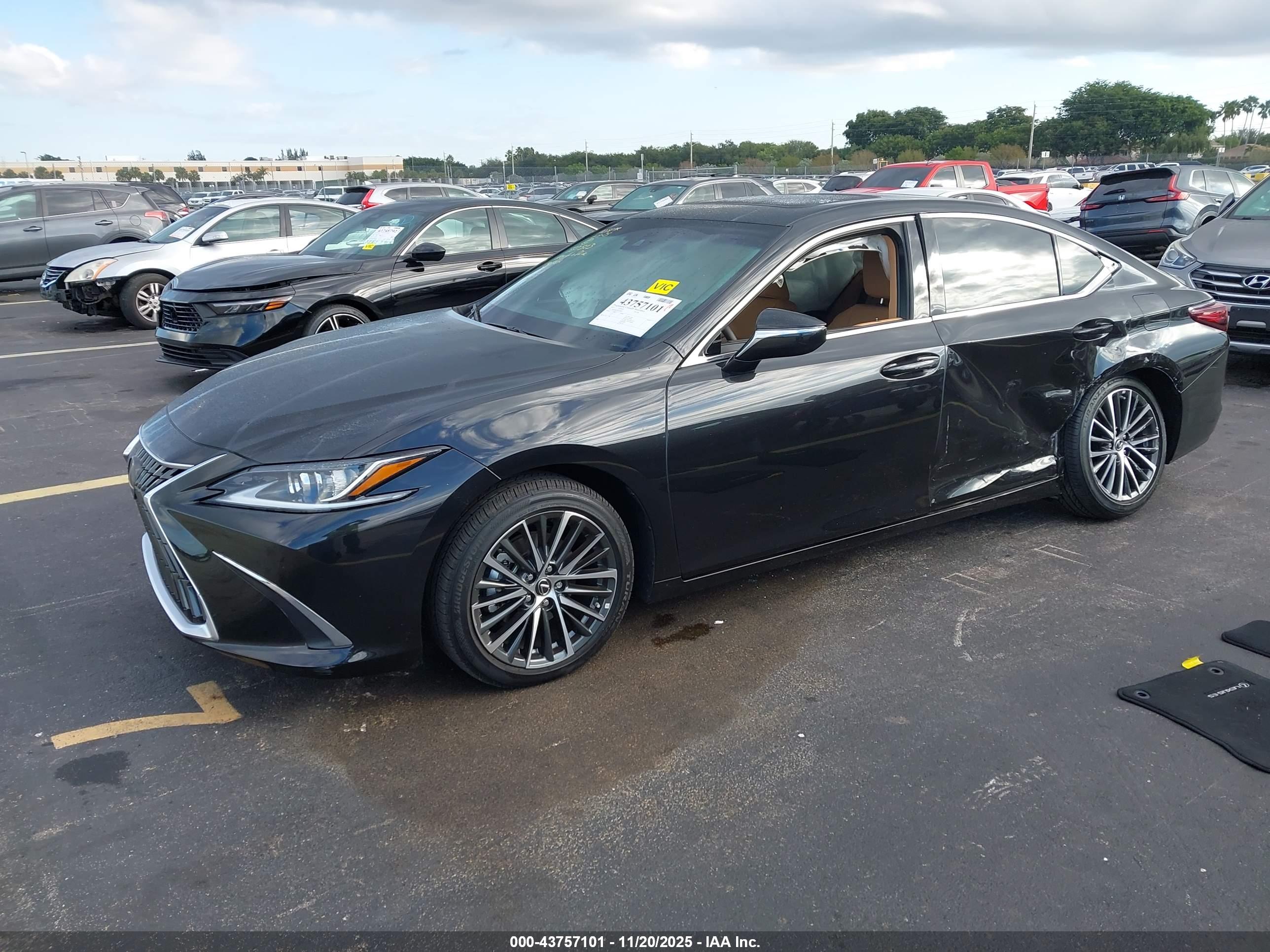 LEXUS ES image 2