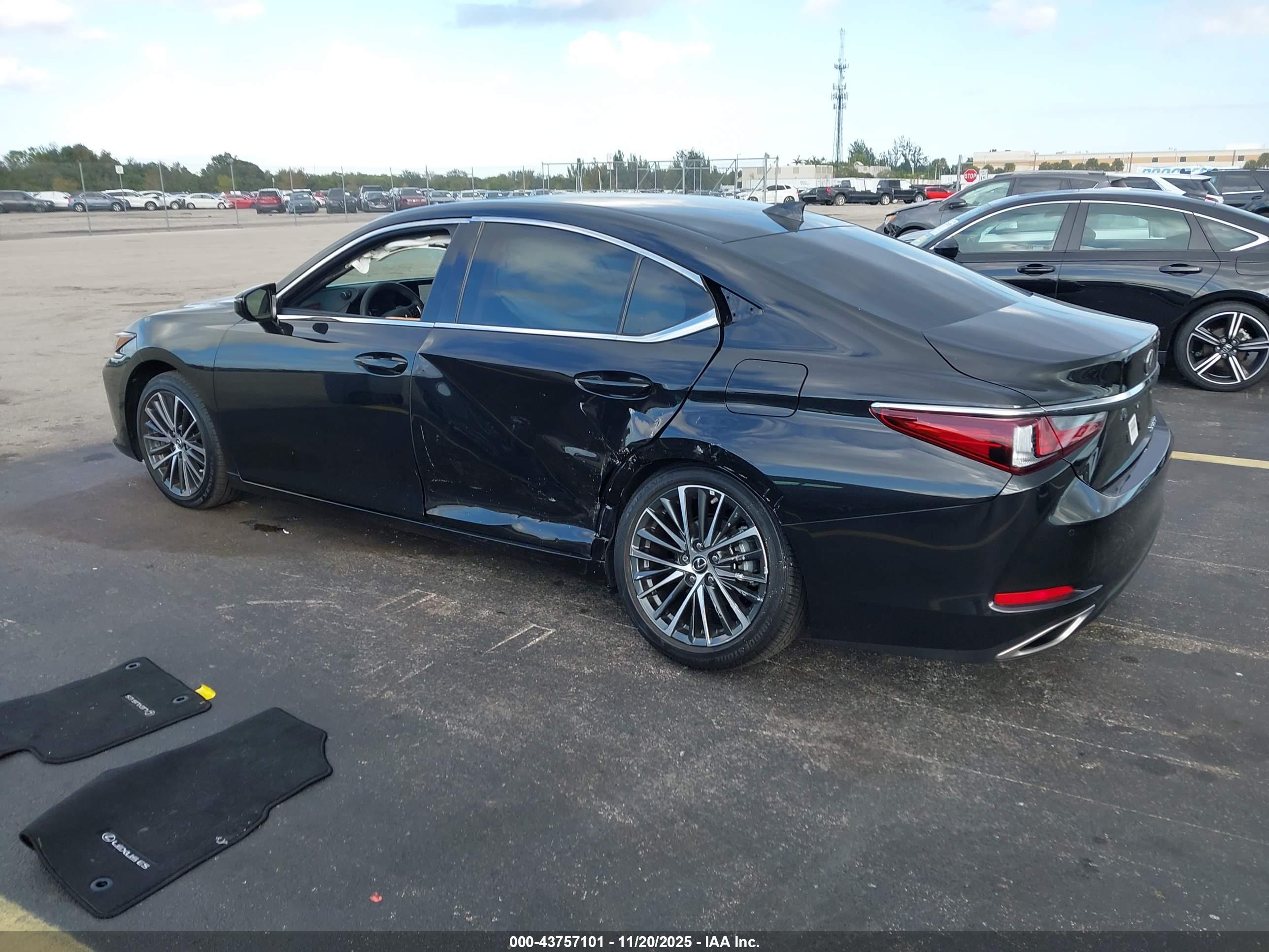 LEXUS ES image 3
