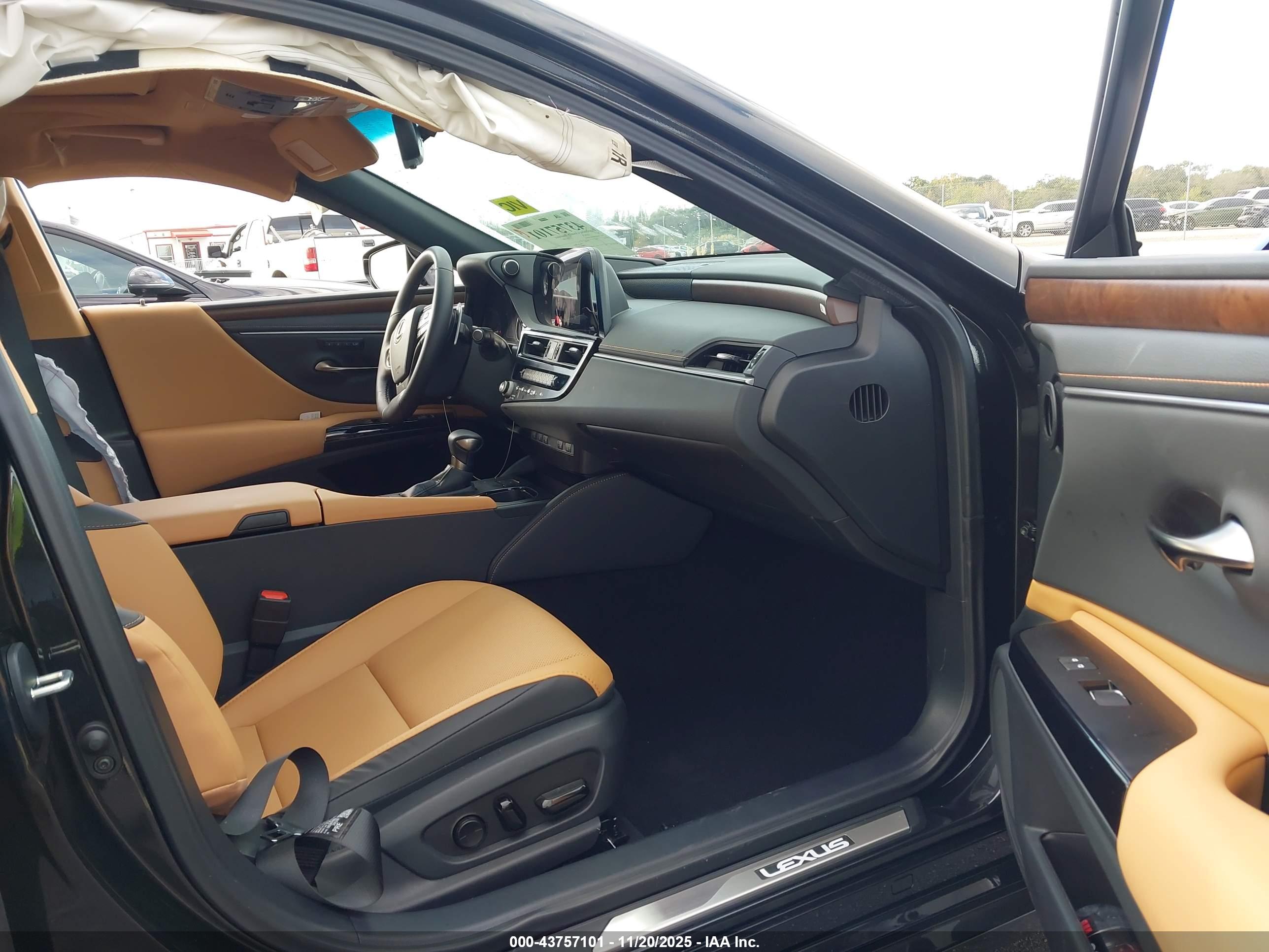 LEXUS ES image 5